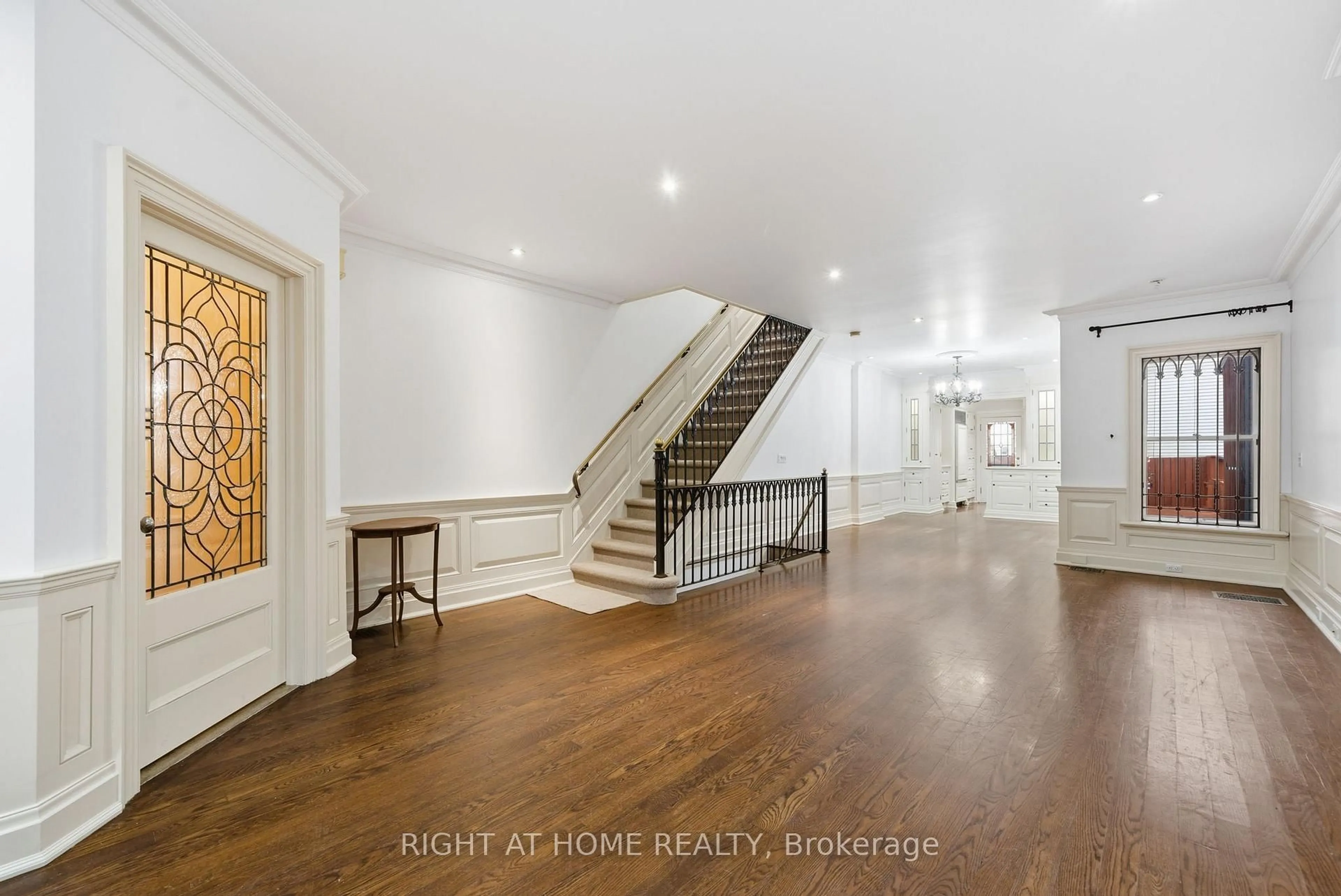 Indoor foyer for 36 Clinton St, Toronto Ontario M6J 2P2