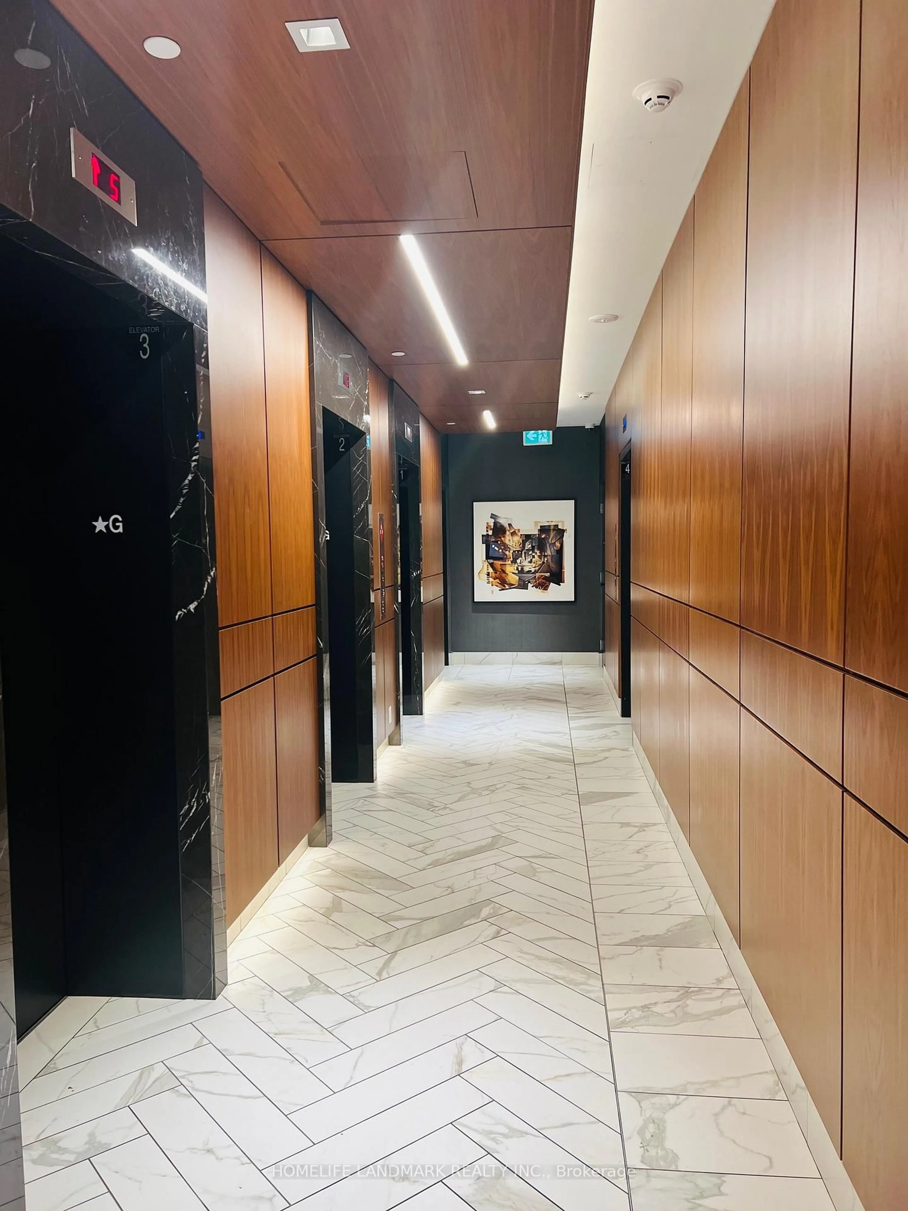 Indoor foyer for 327 King St #805, Toronto Ontario M5V 0W7