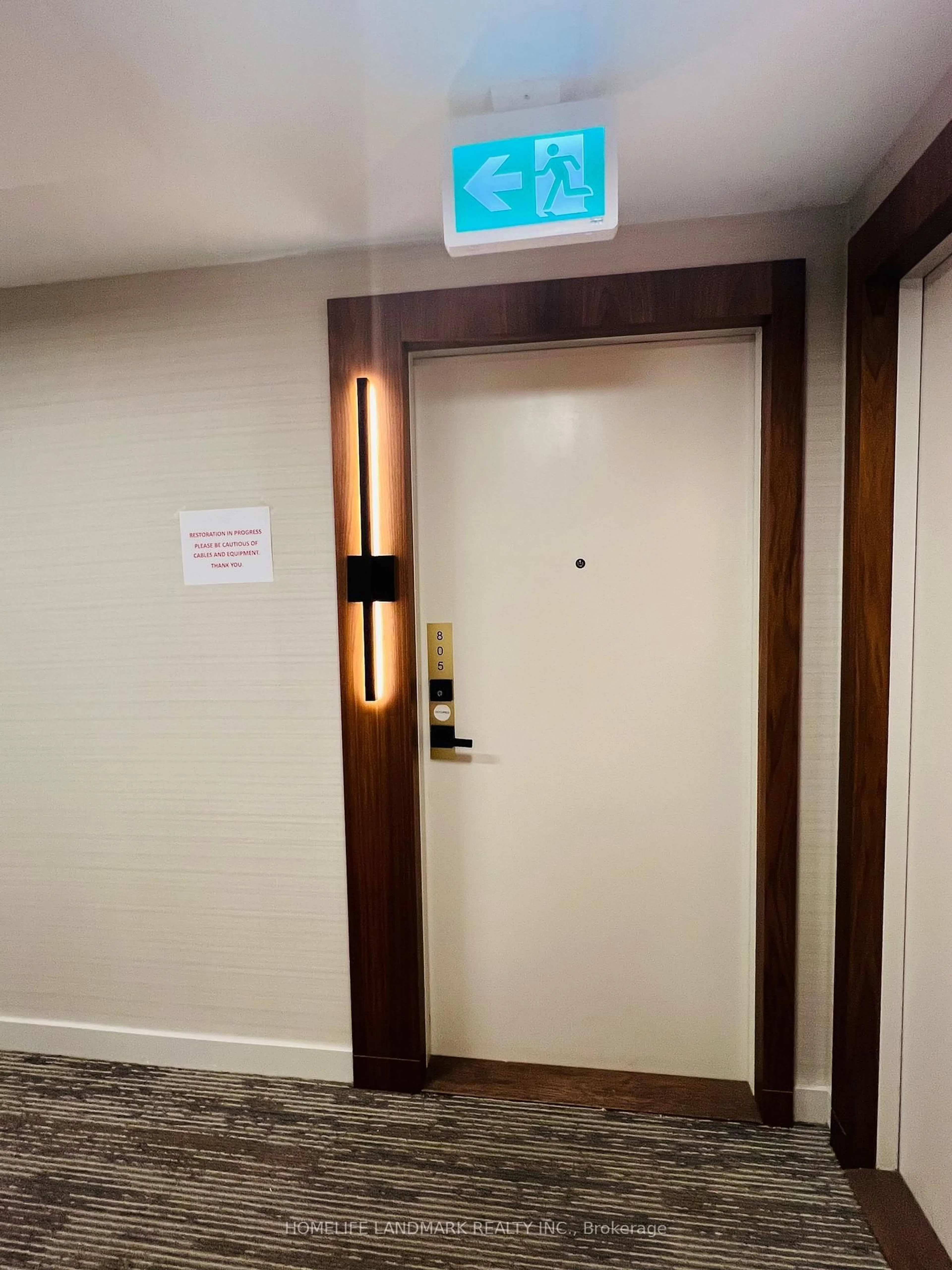 Indoor foyer for 327 King St #805, Toronto Ontario M5V 0W7