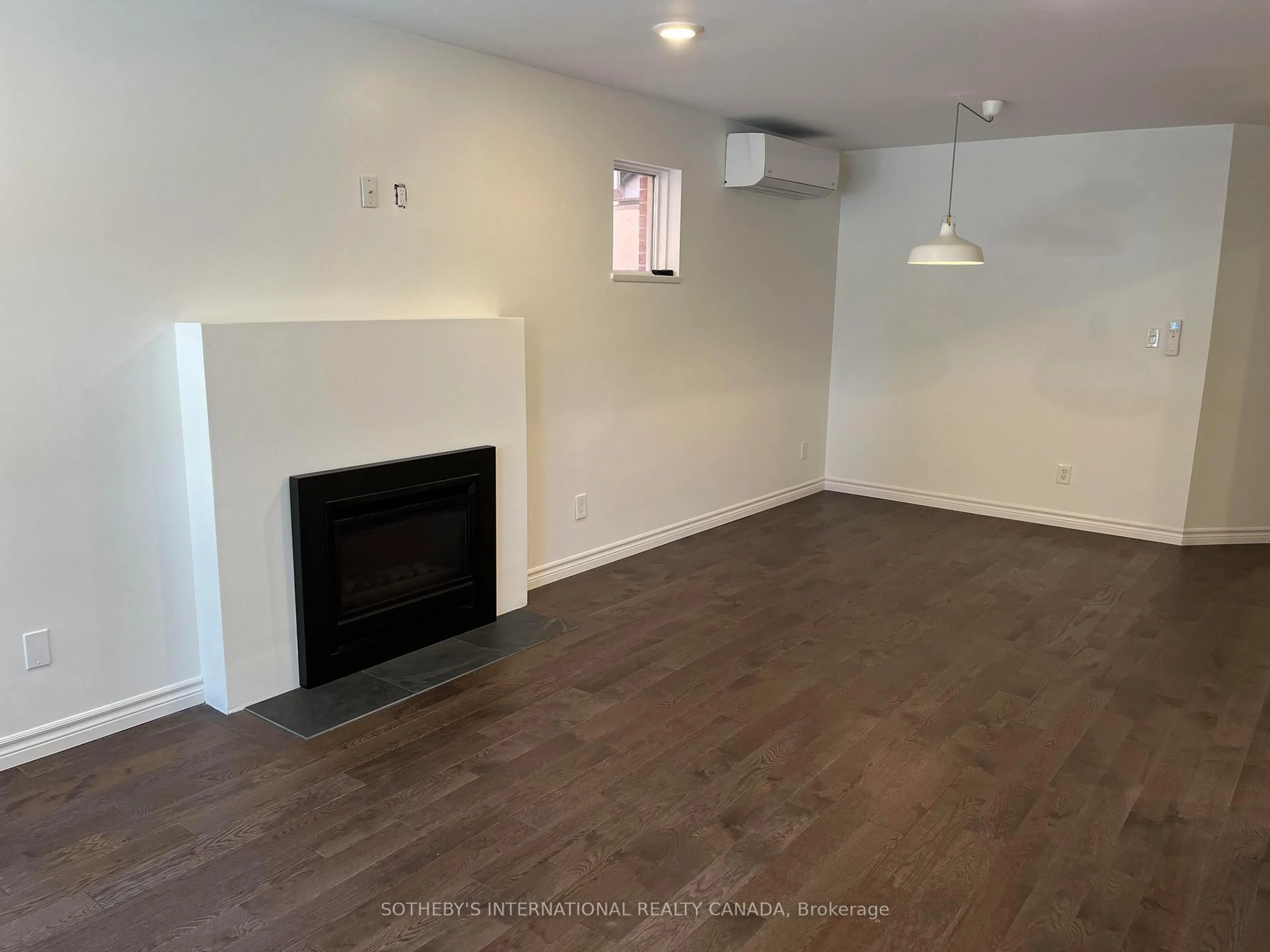 A pic of a room for 1458 Bayview Ave, Toronto Ontario M4G 3B3