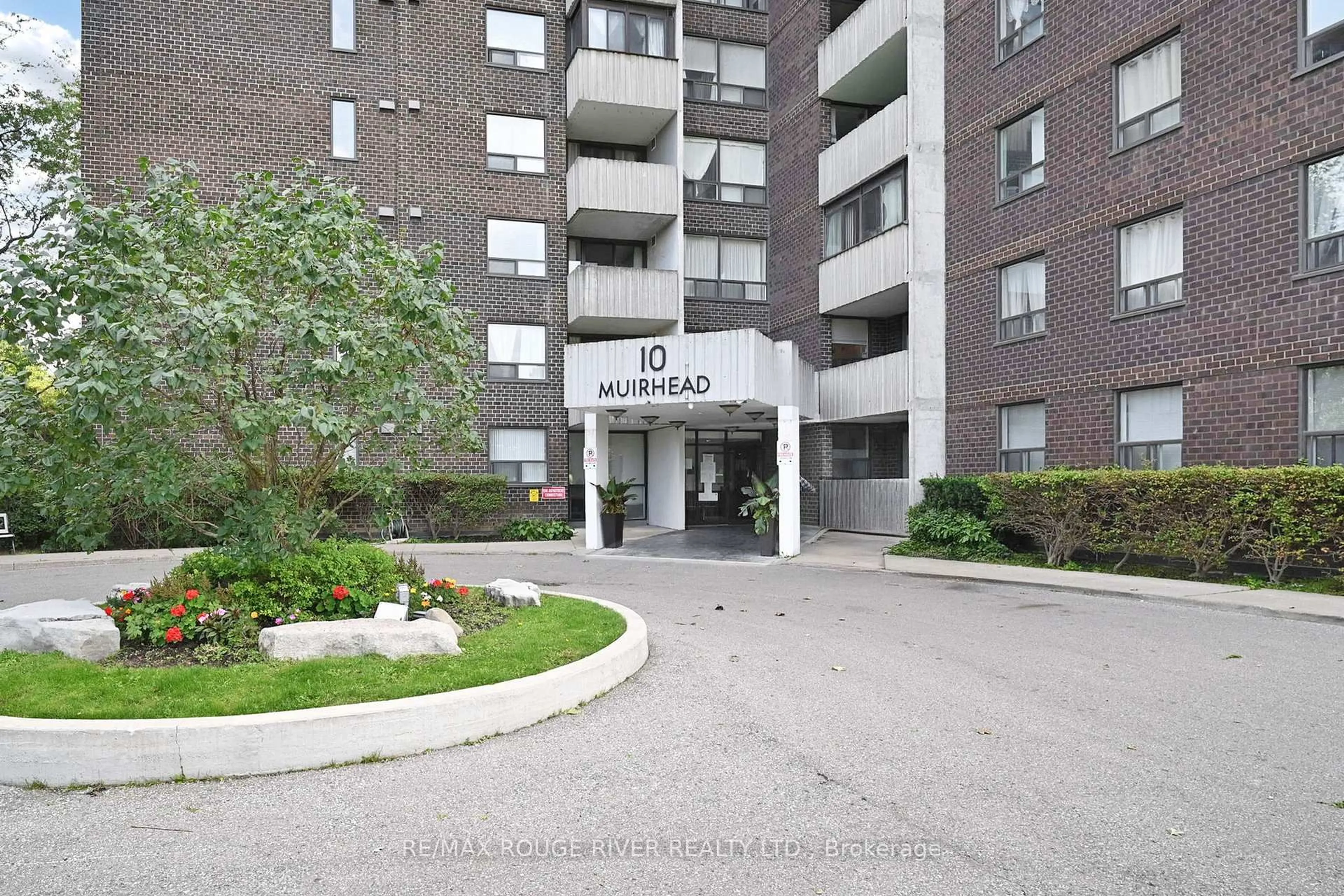 Indoor foyer for 10 Muirhead Rd #210, Toronto Ontario M2J 4P9