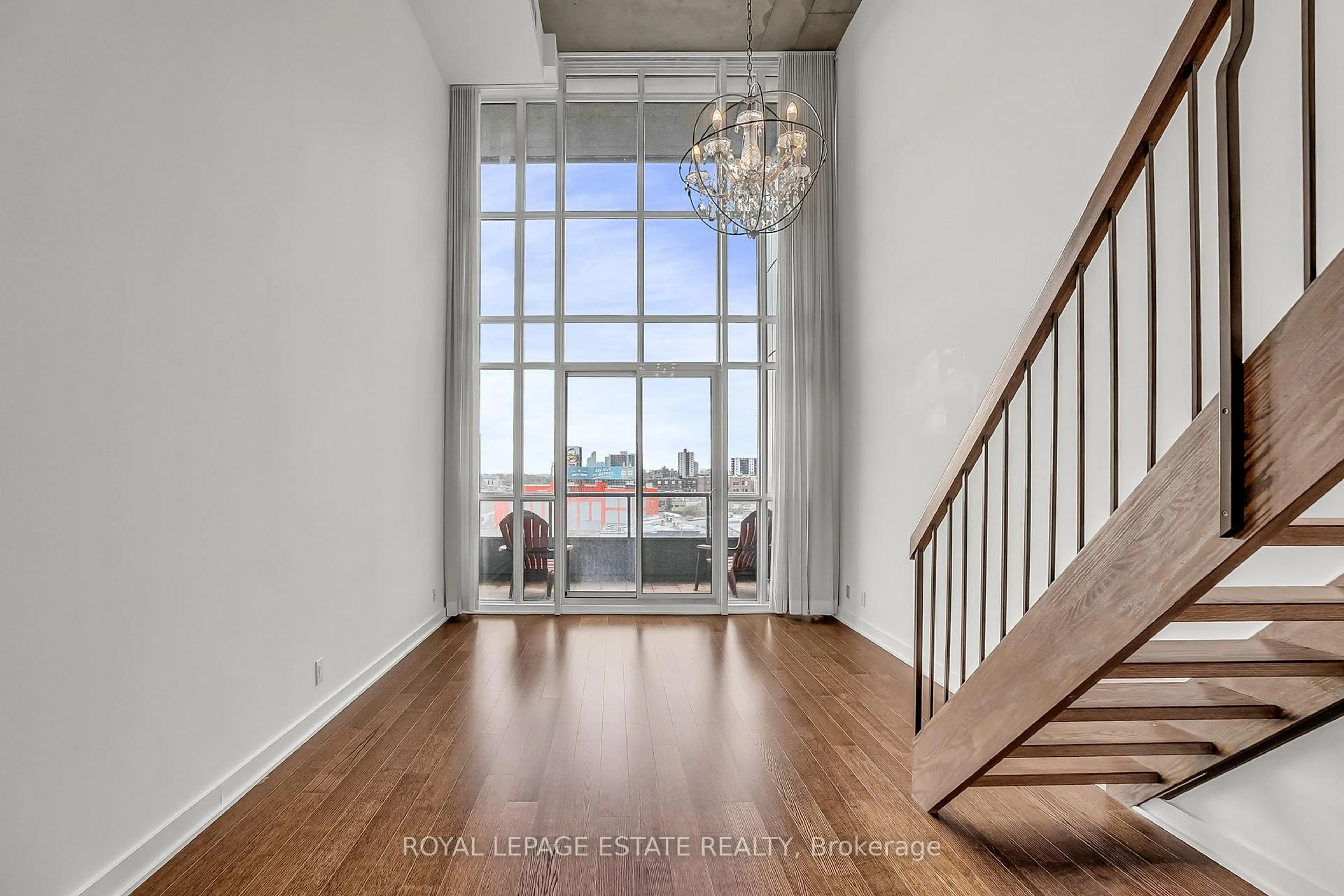Indoor entryway for 5 Hanna Ave #646, Toronto Ontario M6K 0B3