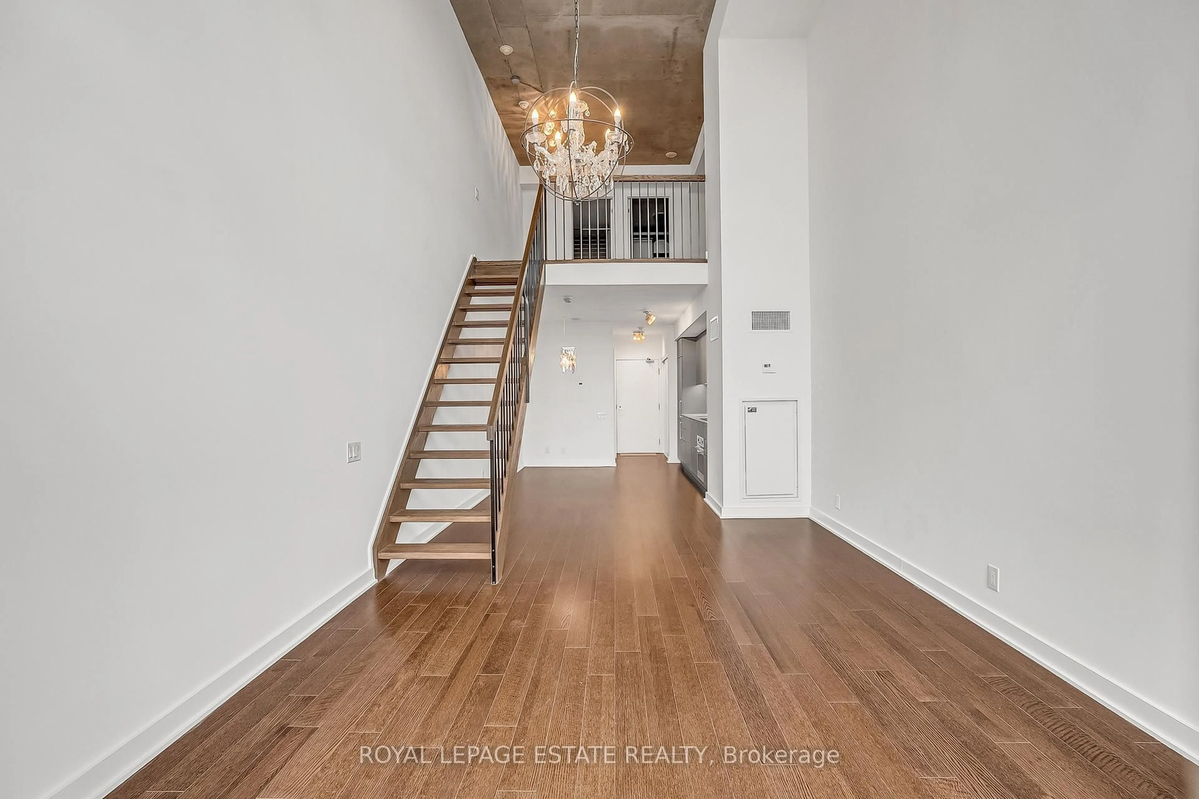 Indoor entryway for 5 Hanna Ave #646, Toronto Ontario M6K 0B3