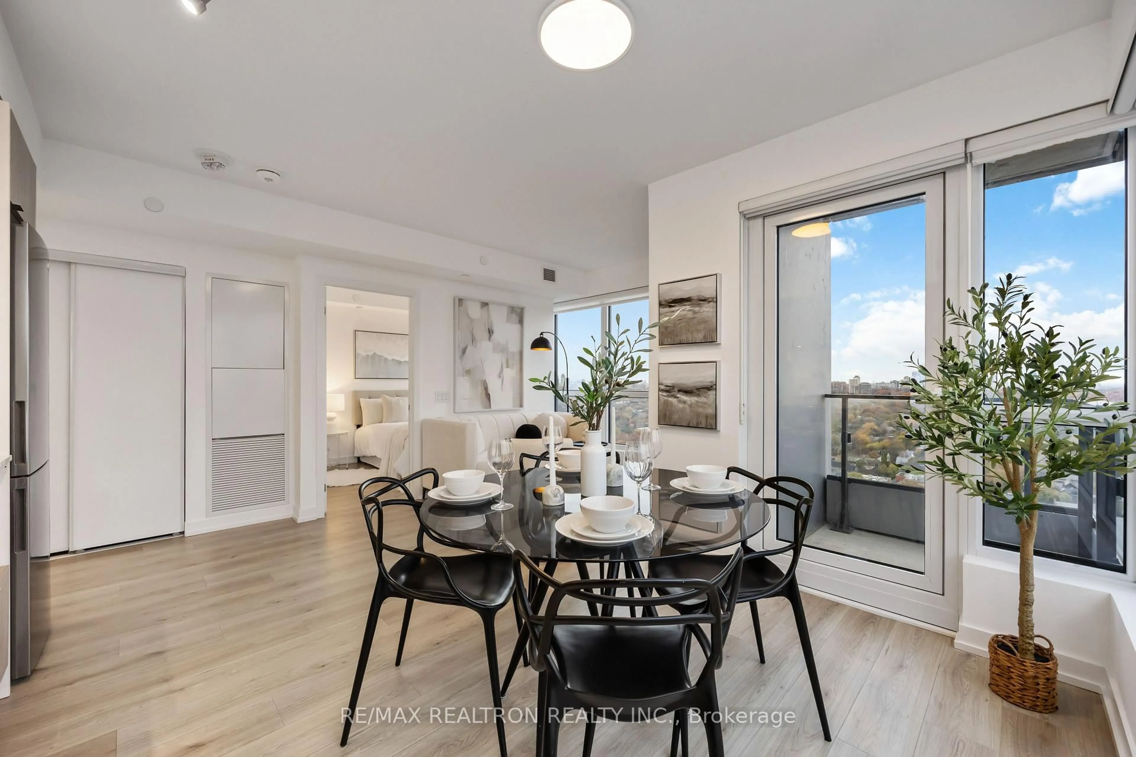 Dining room, unknown for 395 Bloor St #2408, Toronto Ontario M4W 1H7