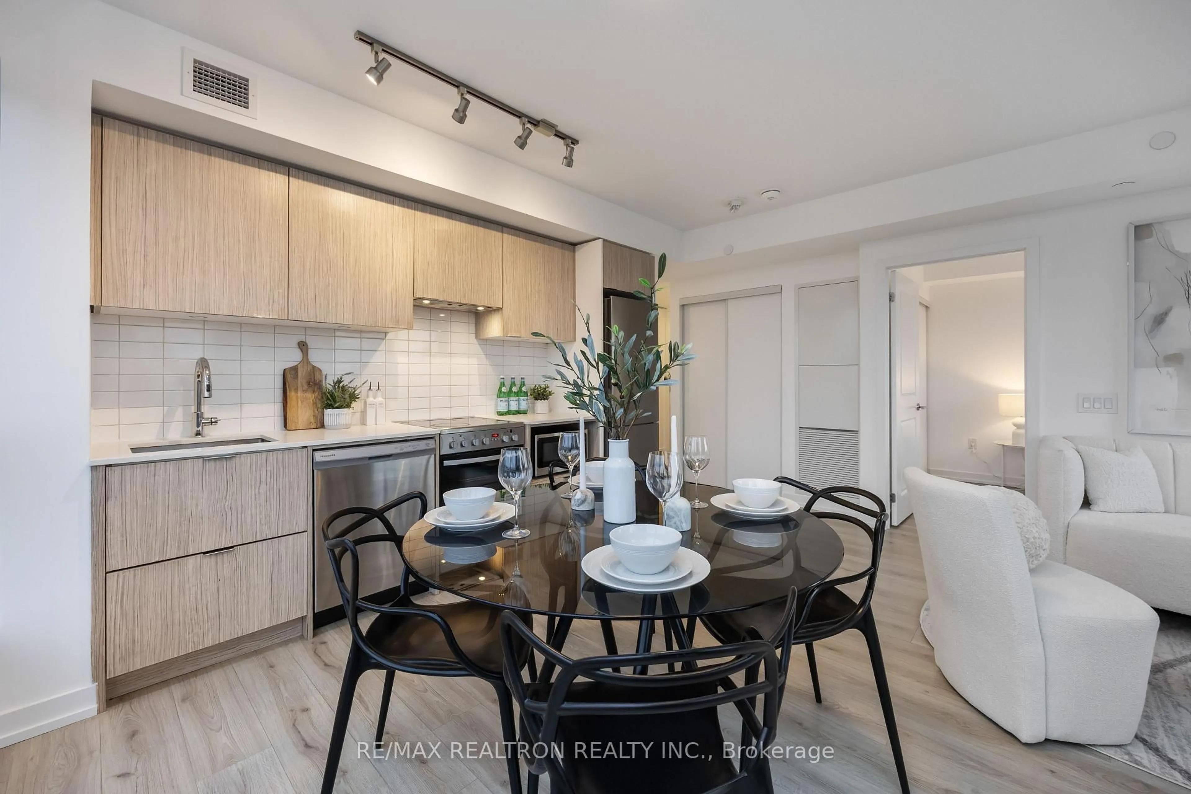 Open concept kitchen, unknown for 395 Bloor St #2408, Toronto Ontario M4W 1H7