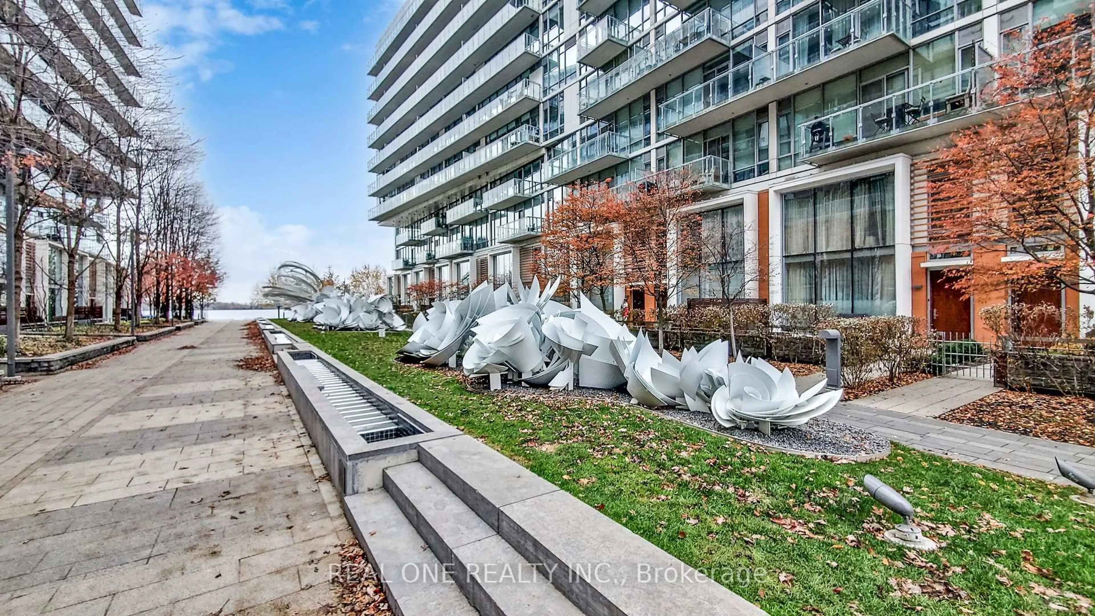 Patio, unknown for 15 Queens Quay #1114, Toronto Ontario M5E 0C5