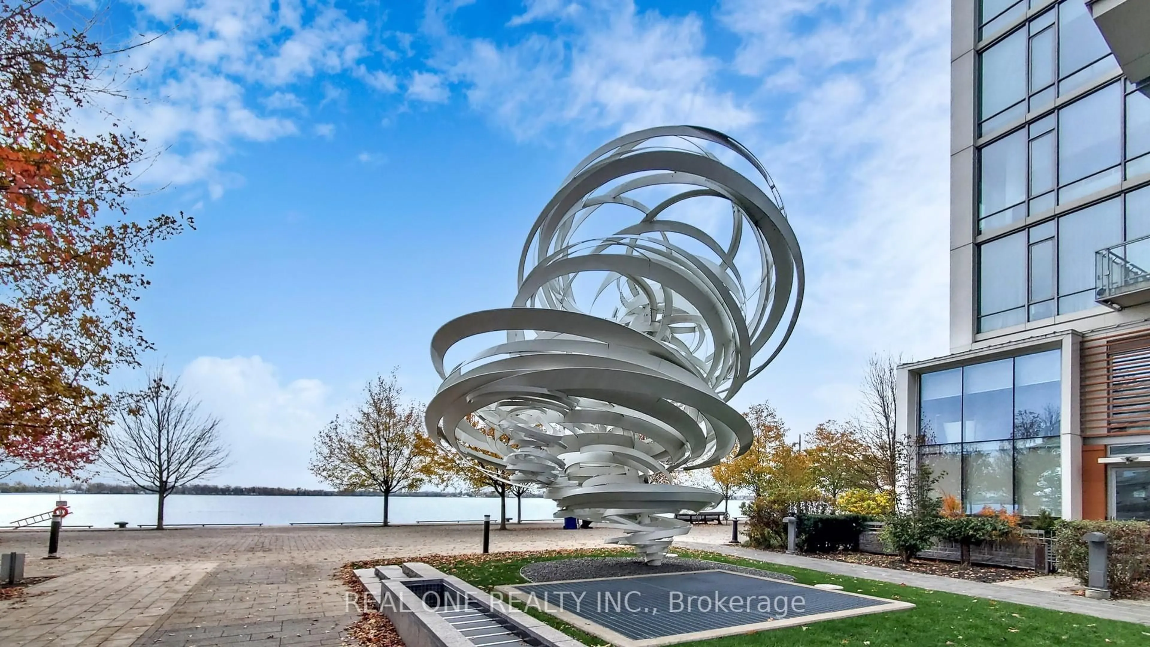 Blurry image for 15 Queens Quay #1114, Toronto Ontario M5E 0C5