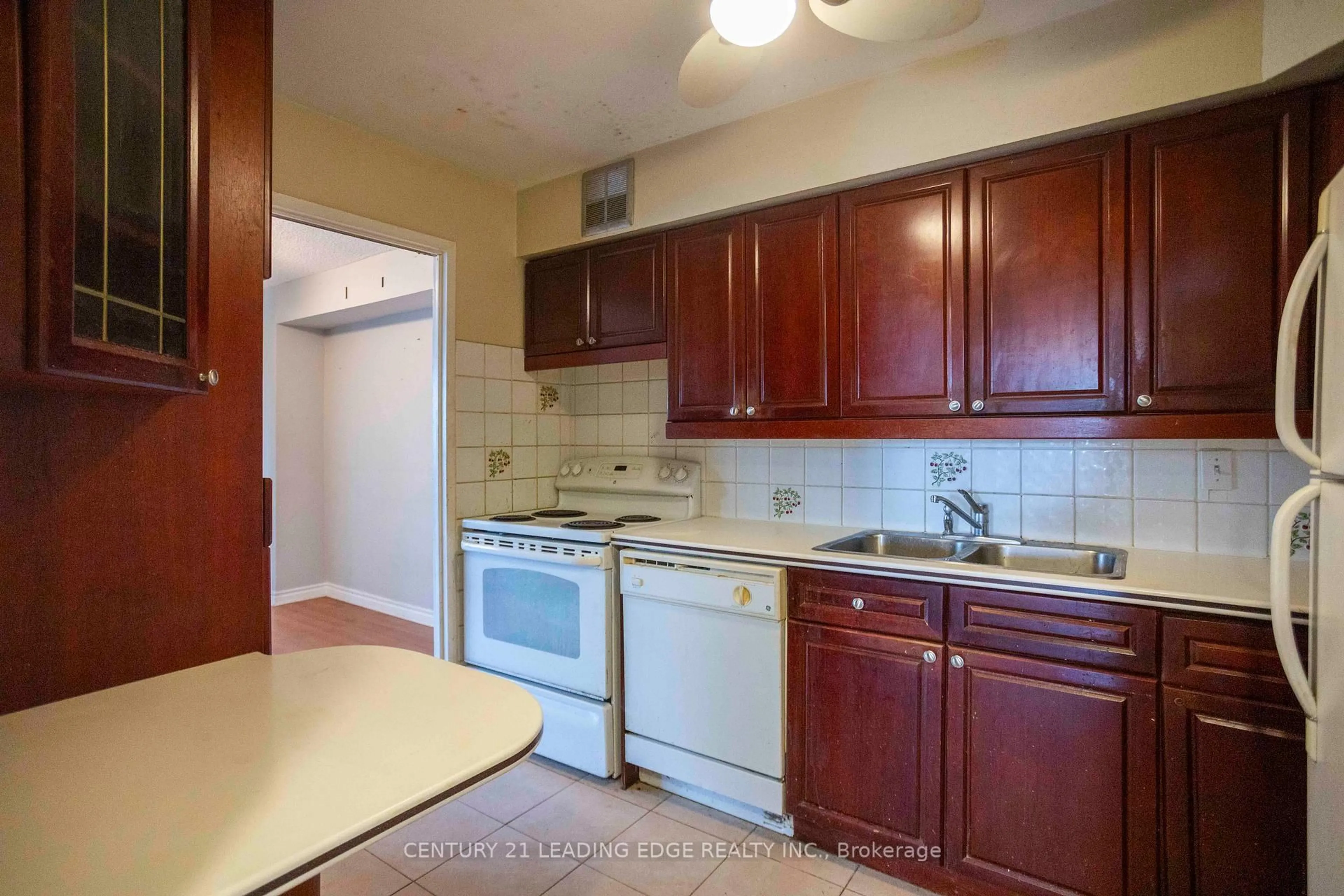 Standard kitchen, unknown for 1338 York Mills Rd #711, Toronto Ontario M3A 3M3