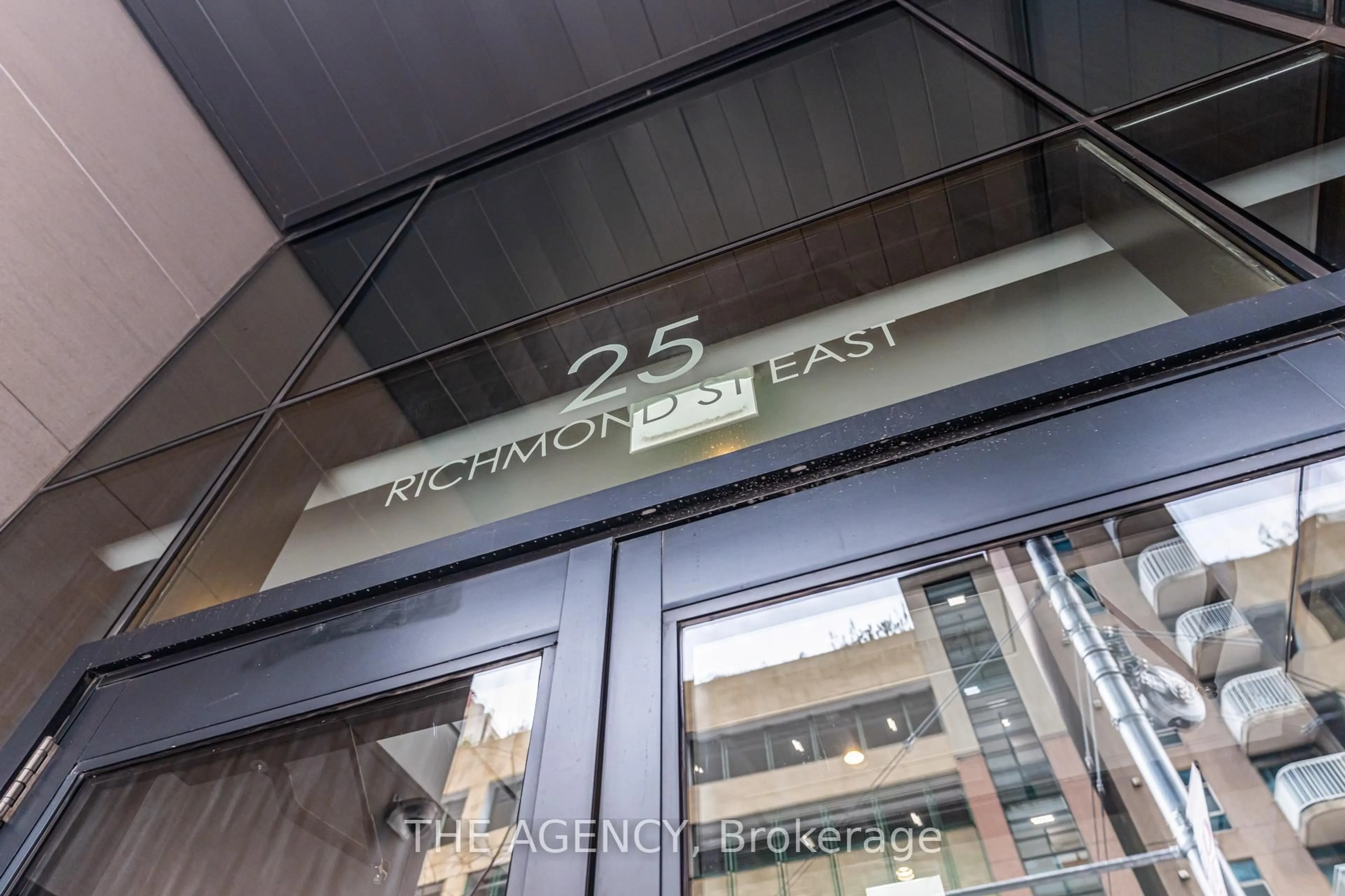 Indoor foyer for 25 Richmond St #2401, Toronto Ontario M5C 0A6