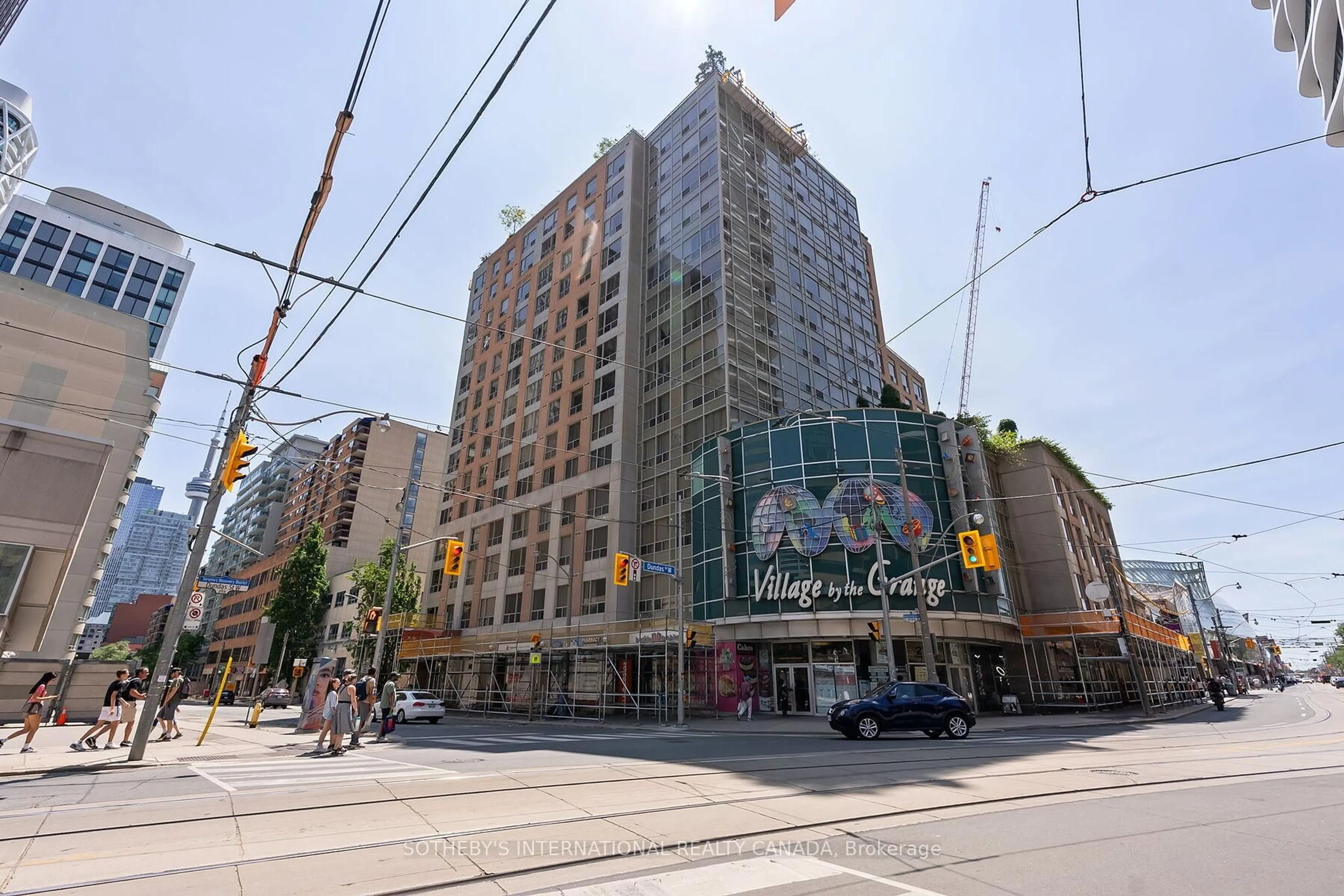 Indoor foyer for 152 St Patrick St #1011, Toronto Ontario M5T 3J9