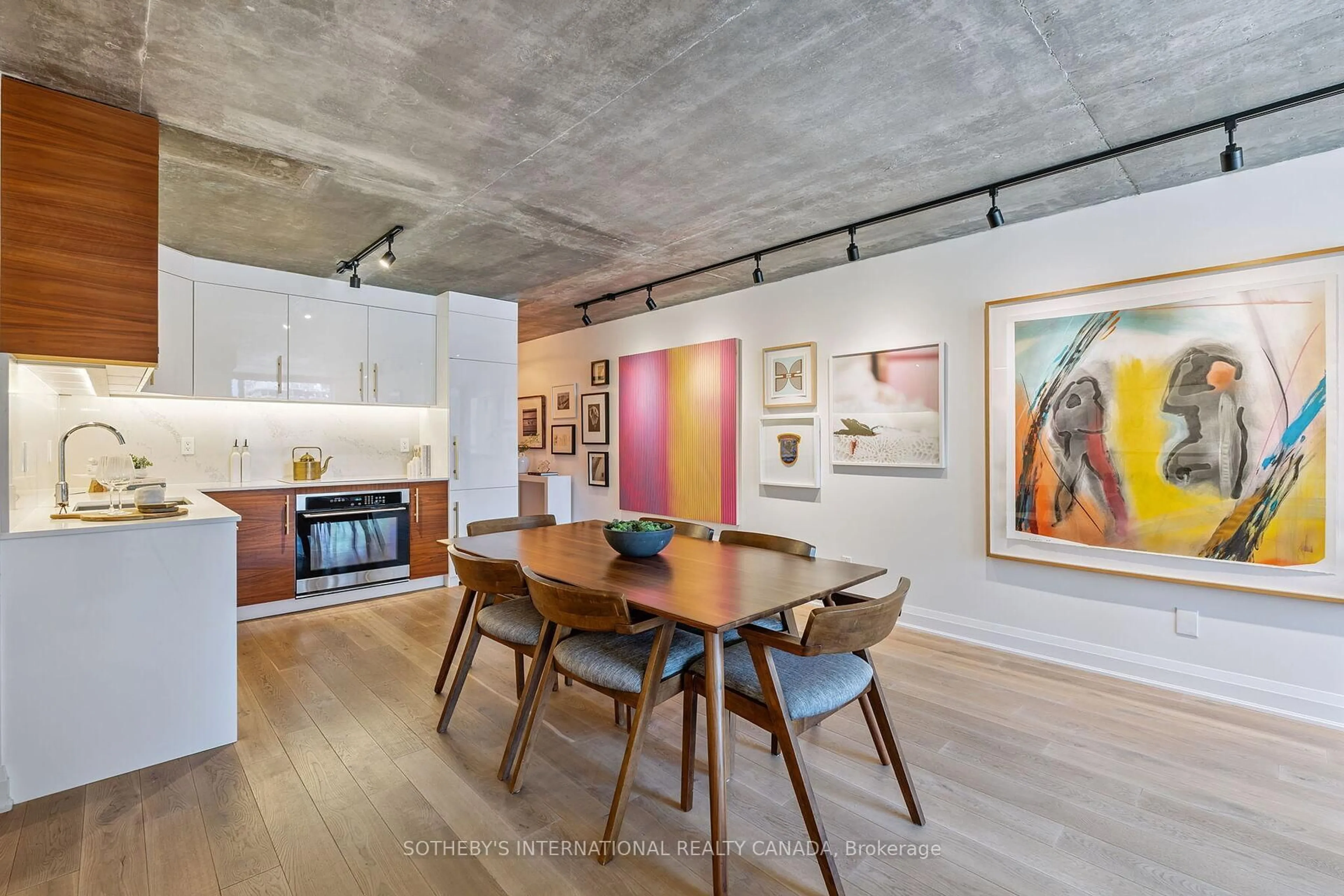 Unknown for 152 St Patrick St #1011, Toronto Ontario M5T 3J9