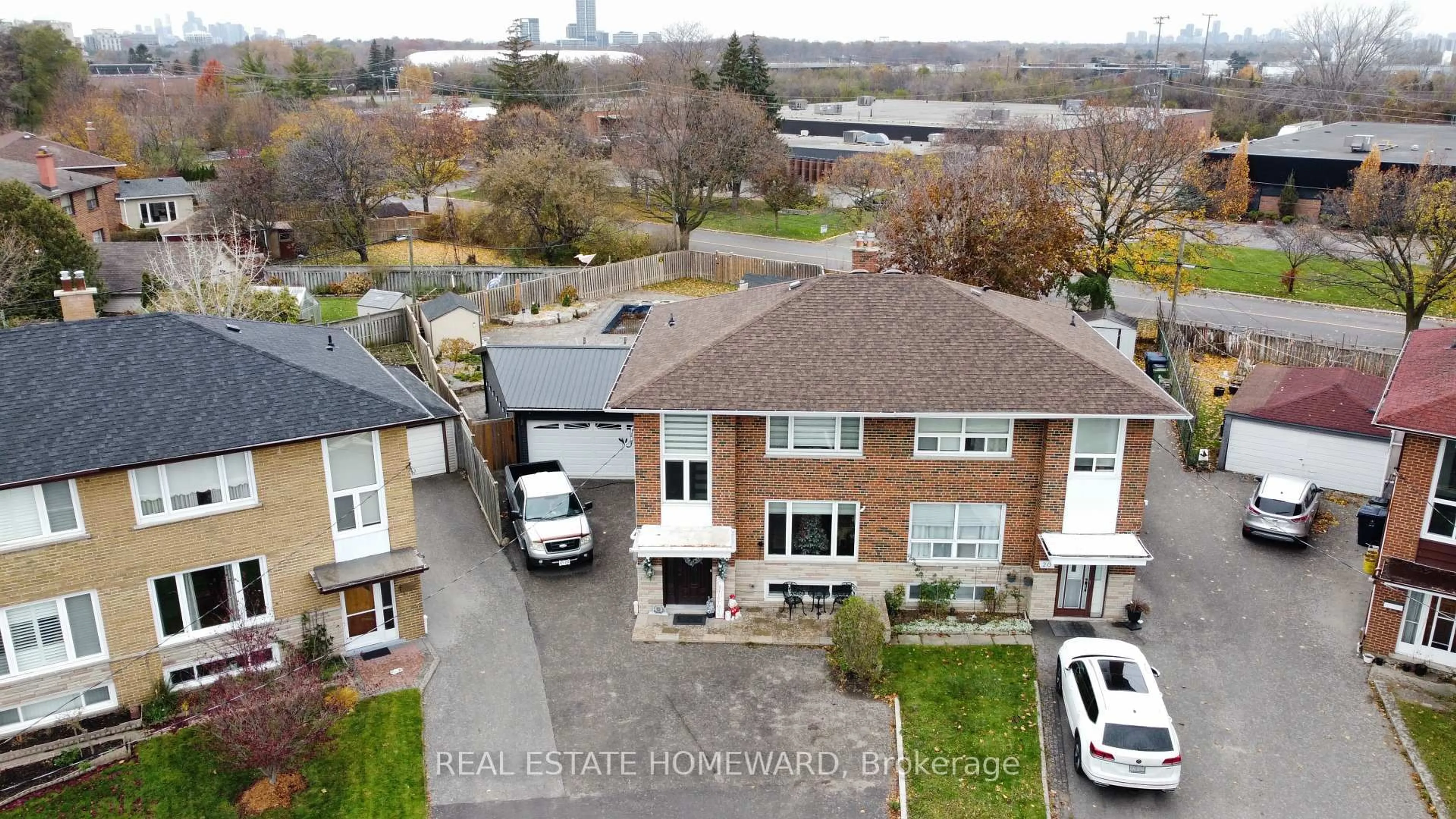 A pic from outside/outdoor area/front of a property/back of a property/a pic from drone, street for 18 Wyndcliff Cres, Toronto Ontario M4A 2K1