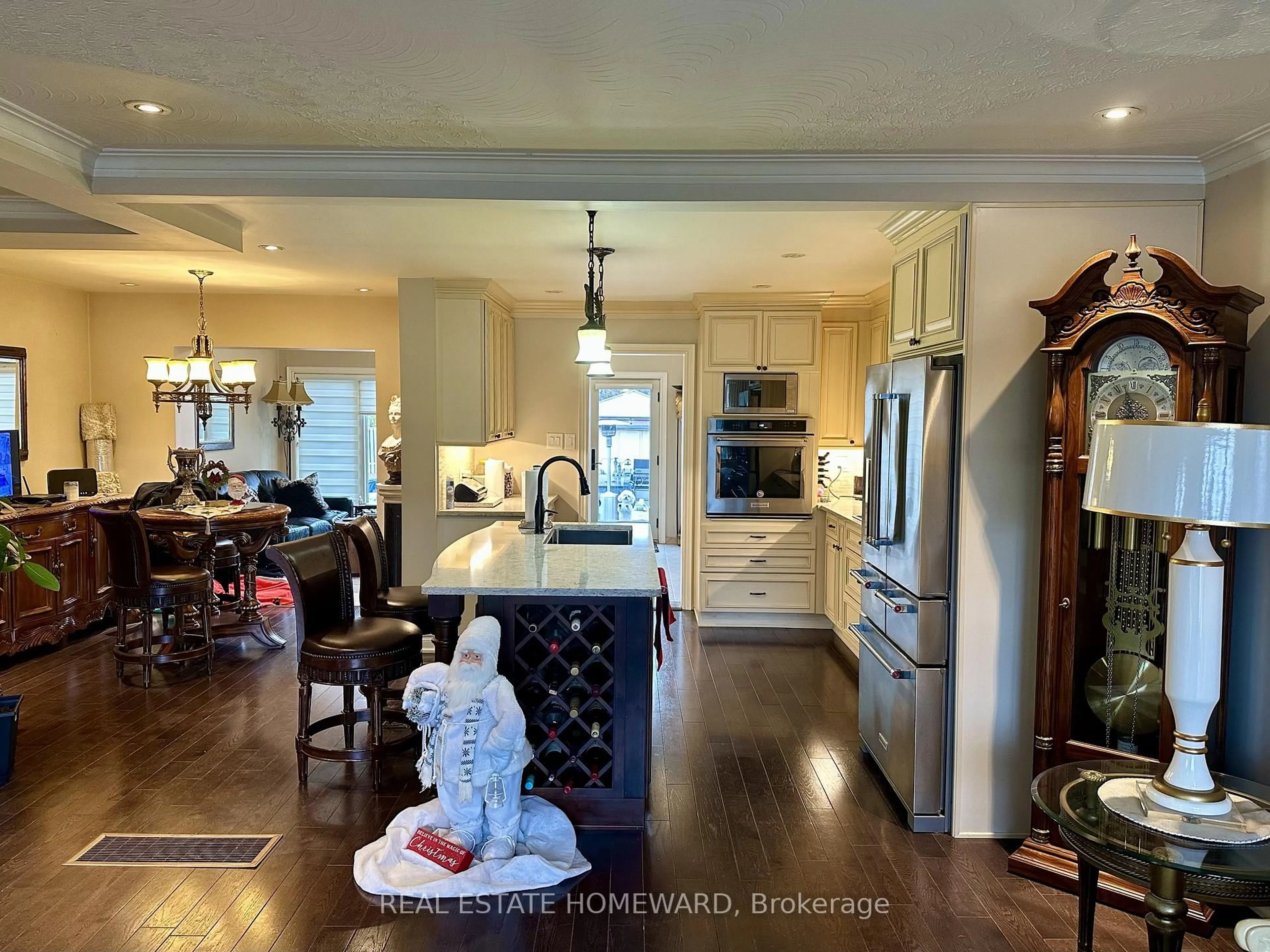 Open concept kitchen, unknown for 18 Wyndcliff Cres, Toronto Ontario M4A 2K1