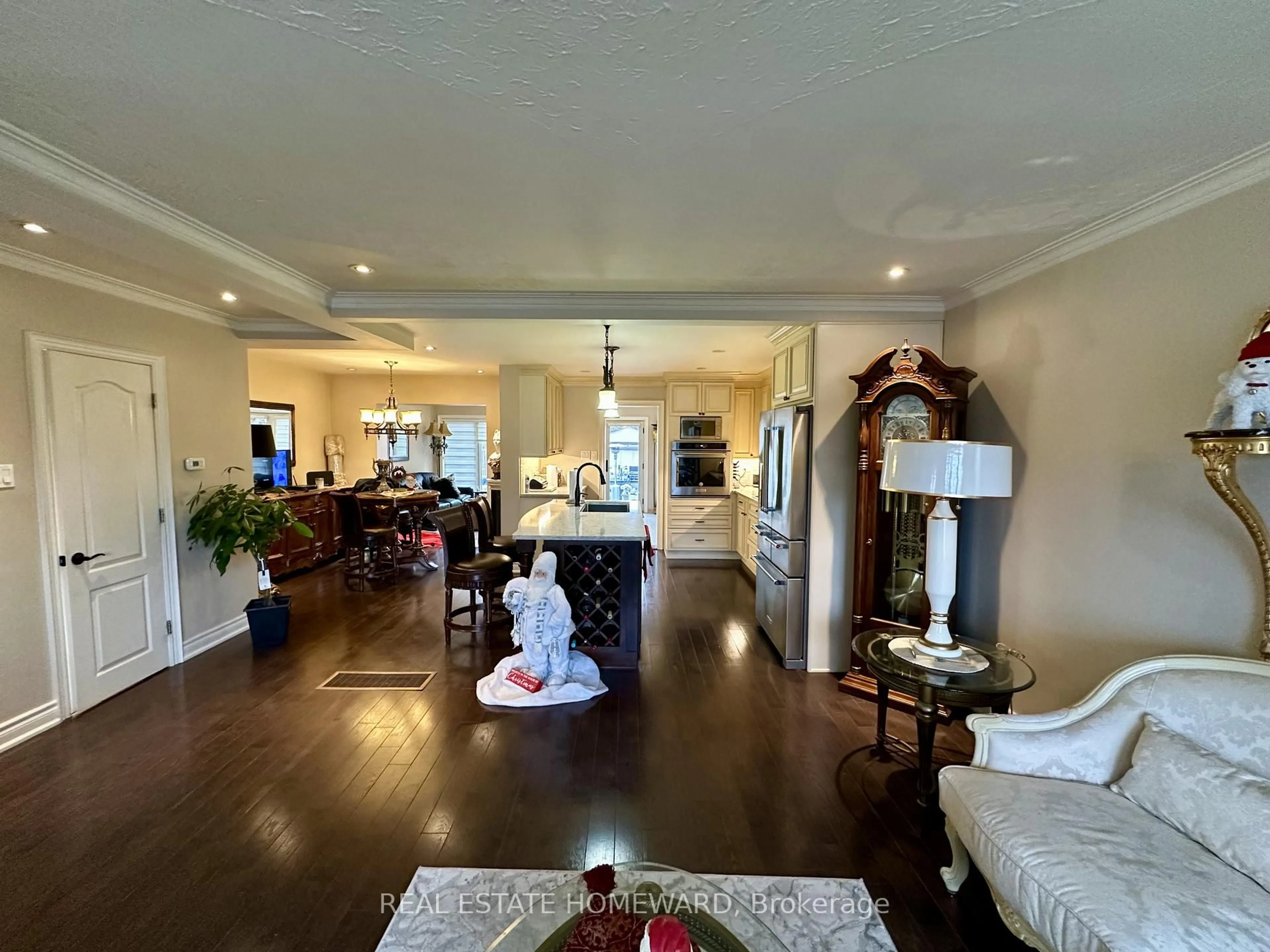 Unknown for 18 Wyndcliff Cres, Toronto Ontario M4A 2K1