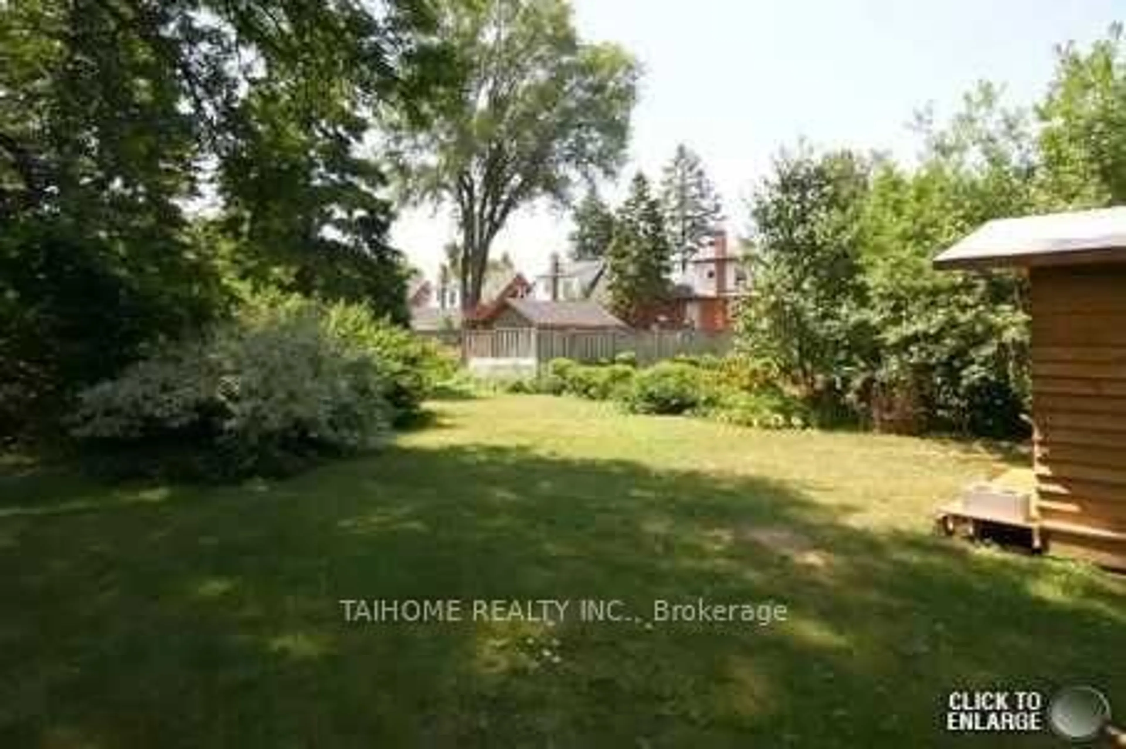 A pic from outside/outdoor area/front of a property/back of a property/a pic from drone, forest/trees view for 6 Vonda Ave, Toronto Ontario M2N 5E8