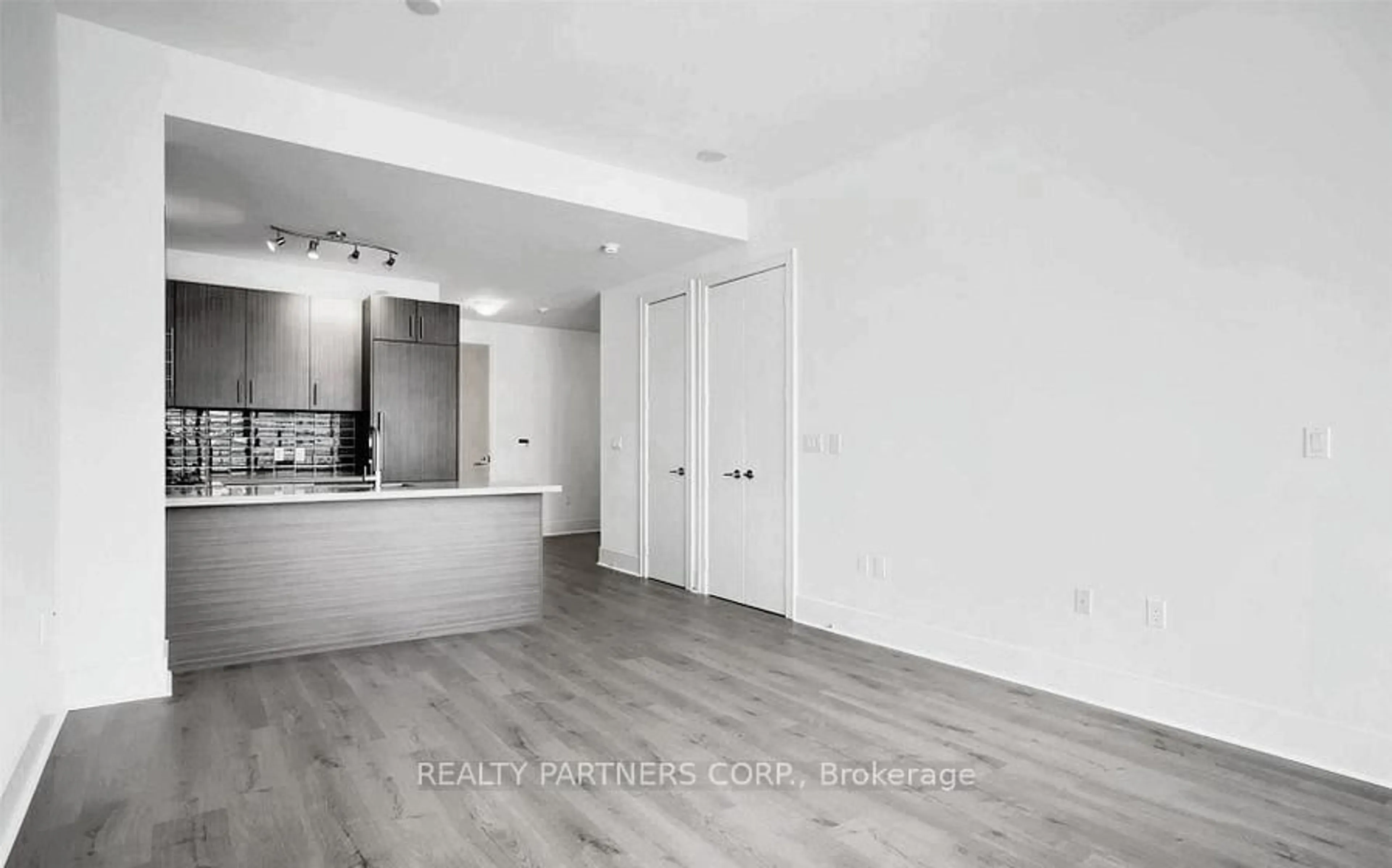 Unknown for 39 Queens Quay #426, Toronto Ontario M5E 0A5