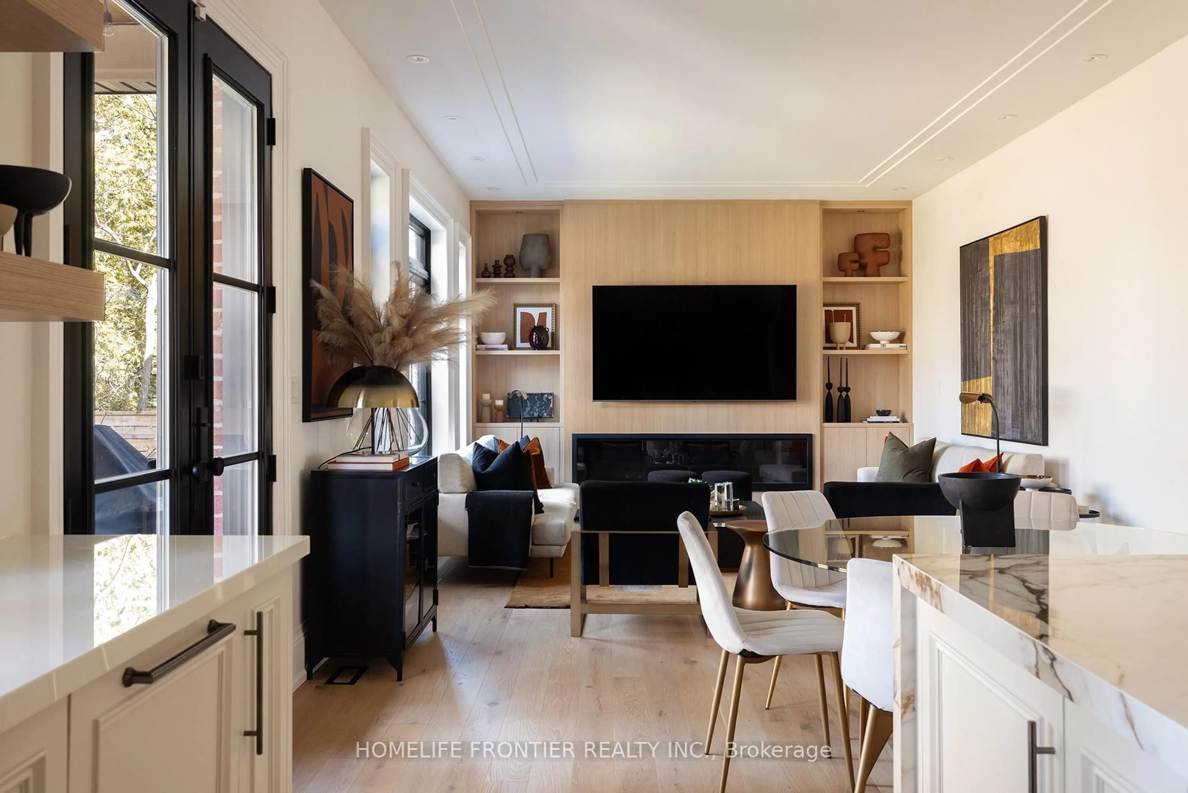 Living room with furniture, unknown for 20 Arrowstook Rd, Toronto Ontario M2K 1J9