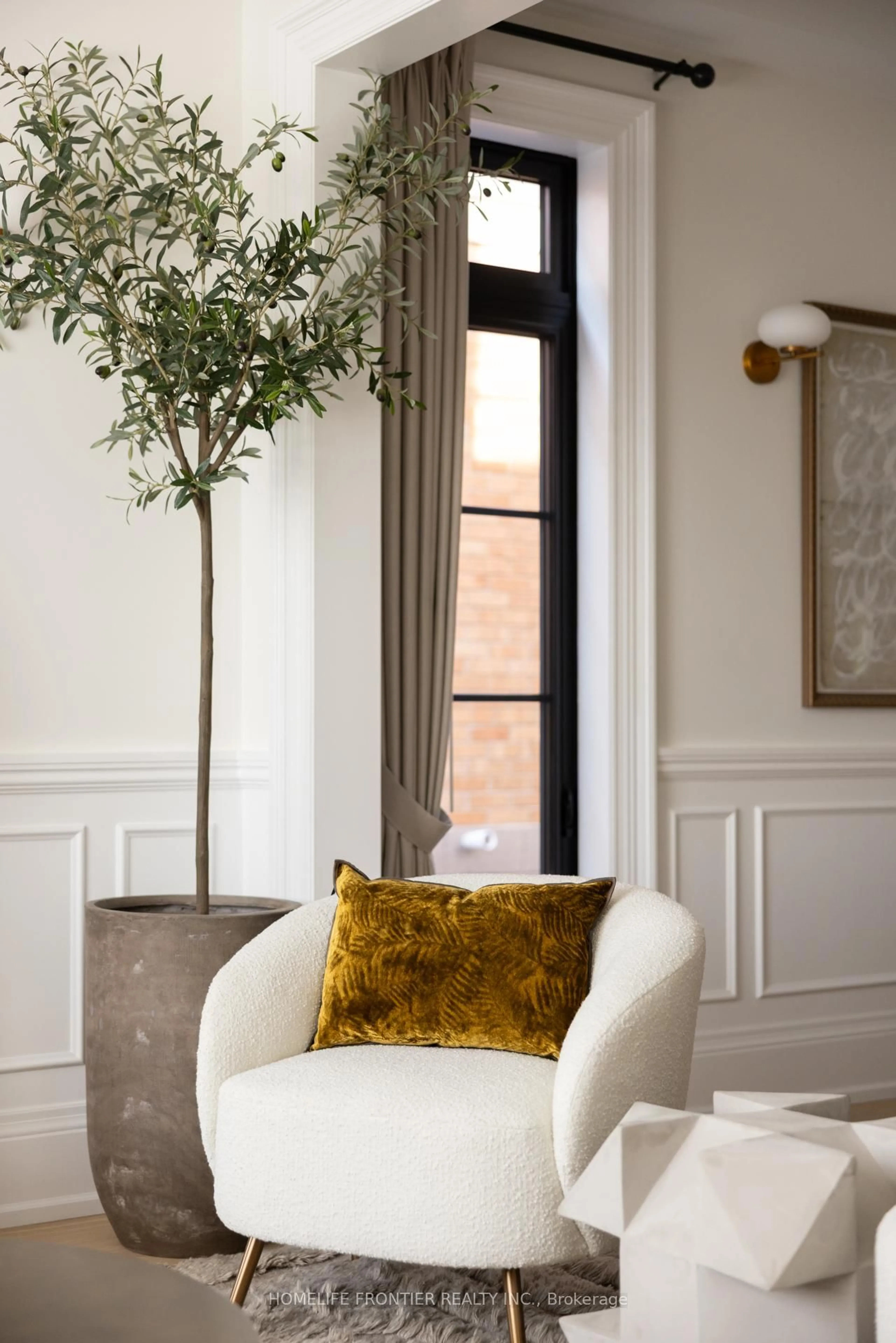 Living room with furniture, unknown for 20 Arrowstook Rd, Toronto Ontario M2K 1J9