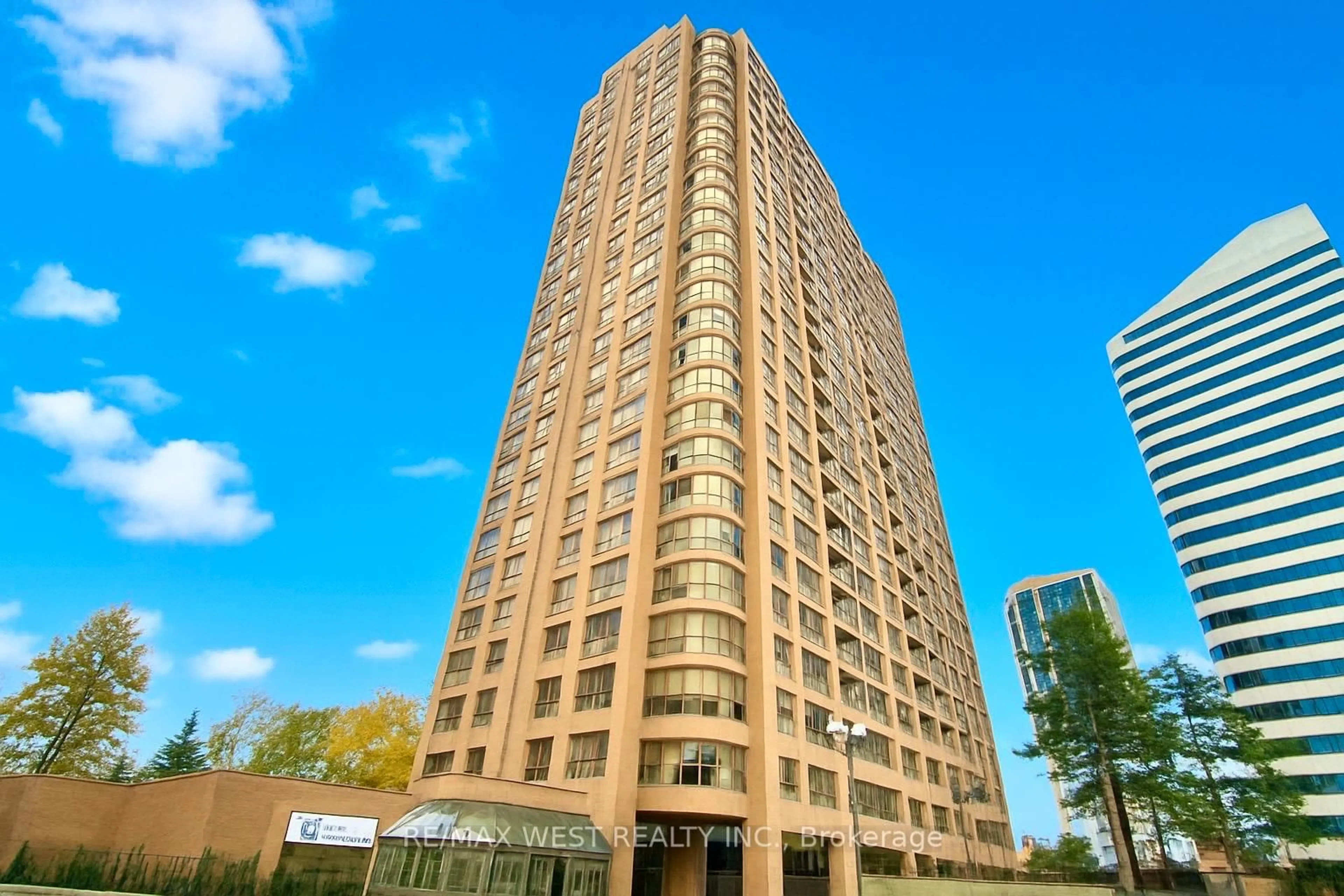 Indoor foyer for 100 UPPER MADISON Ave #2405, Toronto Ontario M2N 6M4