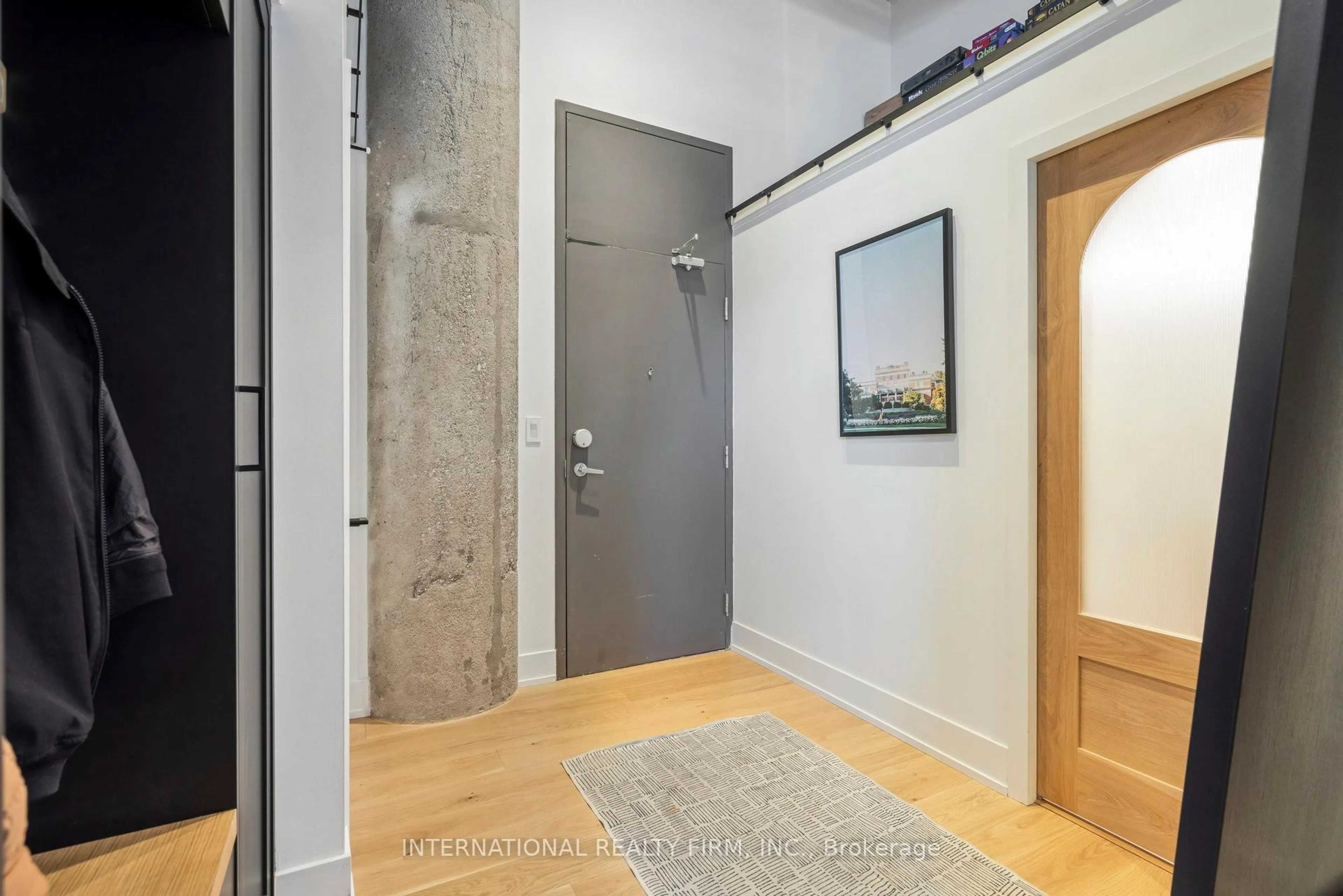 Indoor entryway for 637 Lake Shore Blvd #303, Toronto Ontario M5V 3J6