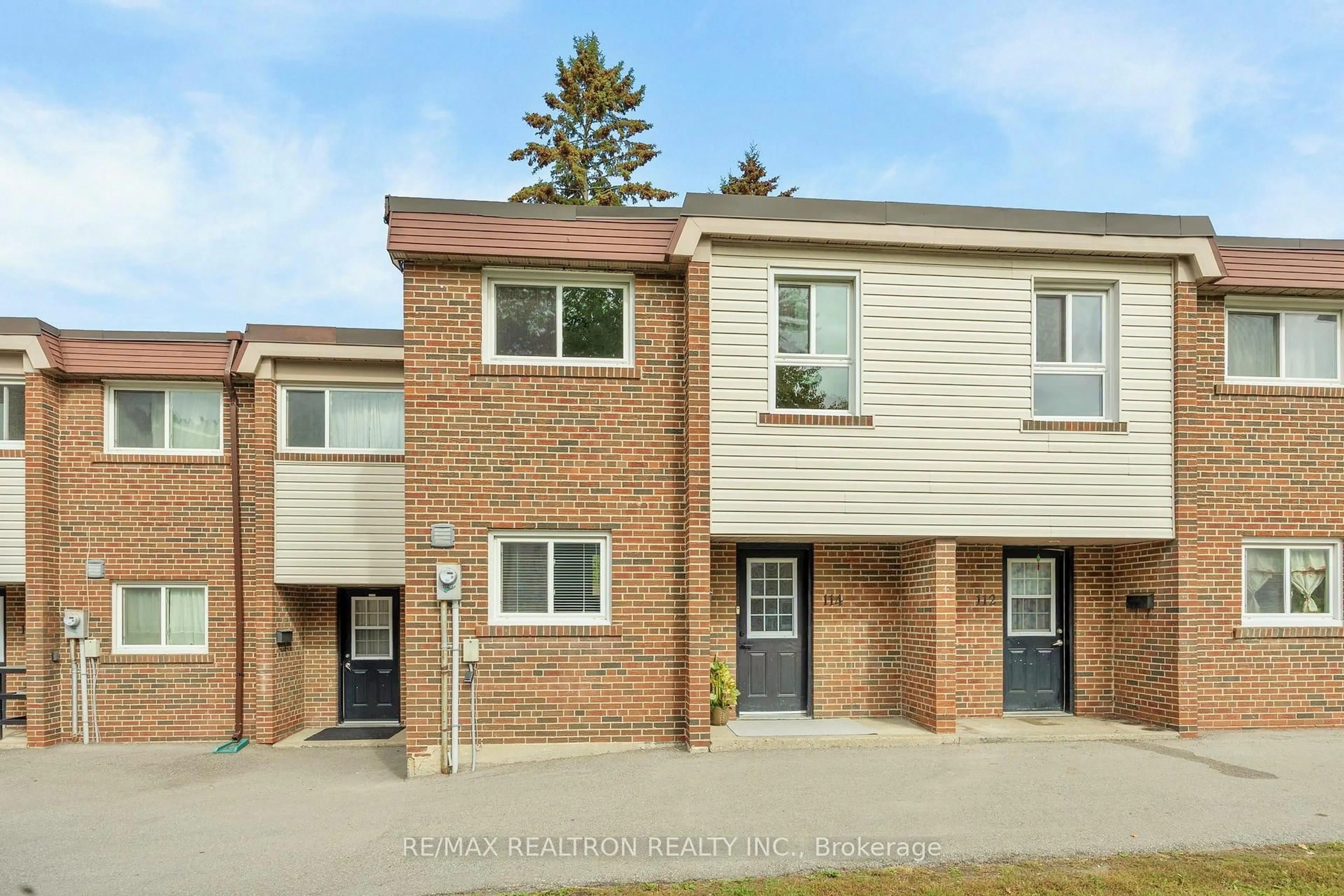 Home with brick exterior material, street for 65 Godstone Rd #114, Toronto Ontario M2J 3C8