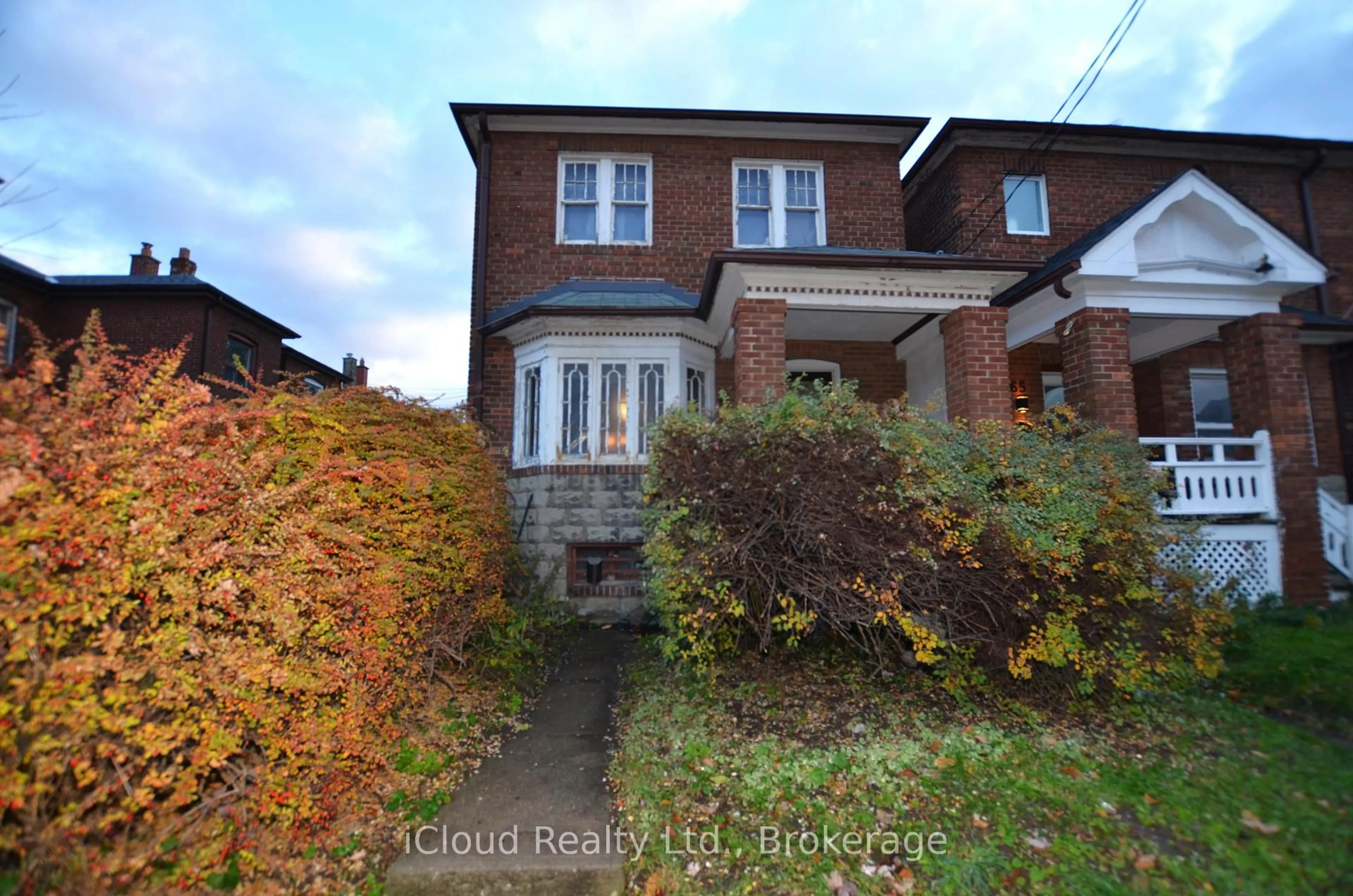 A pic from outside/outdoor area/front of a property/back of a property/a pic from drone, street for 63 Ulster St, Toronto Ontario M5S 1E6