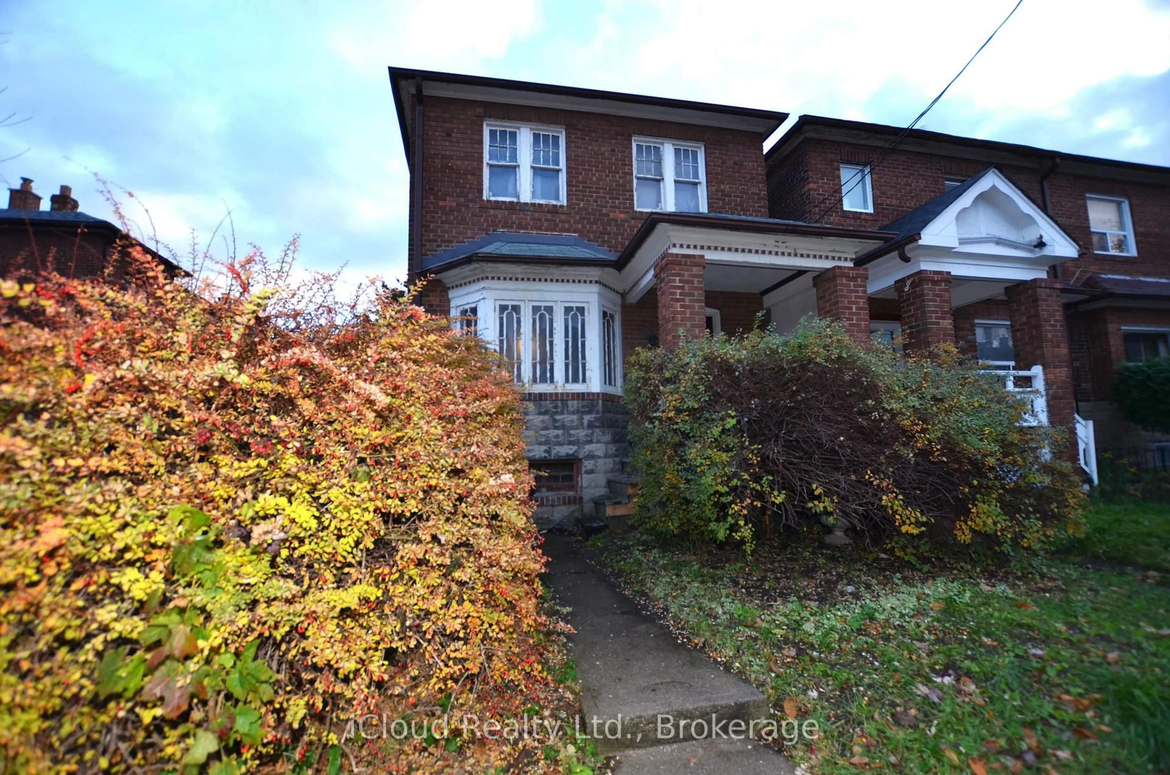 A pic from outside/outdoor area/front of a property/back of a property/a pic from drone, street for 63 Ulster St, Toronto Ontario M5S 1E6
