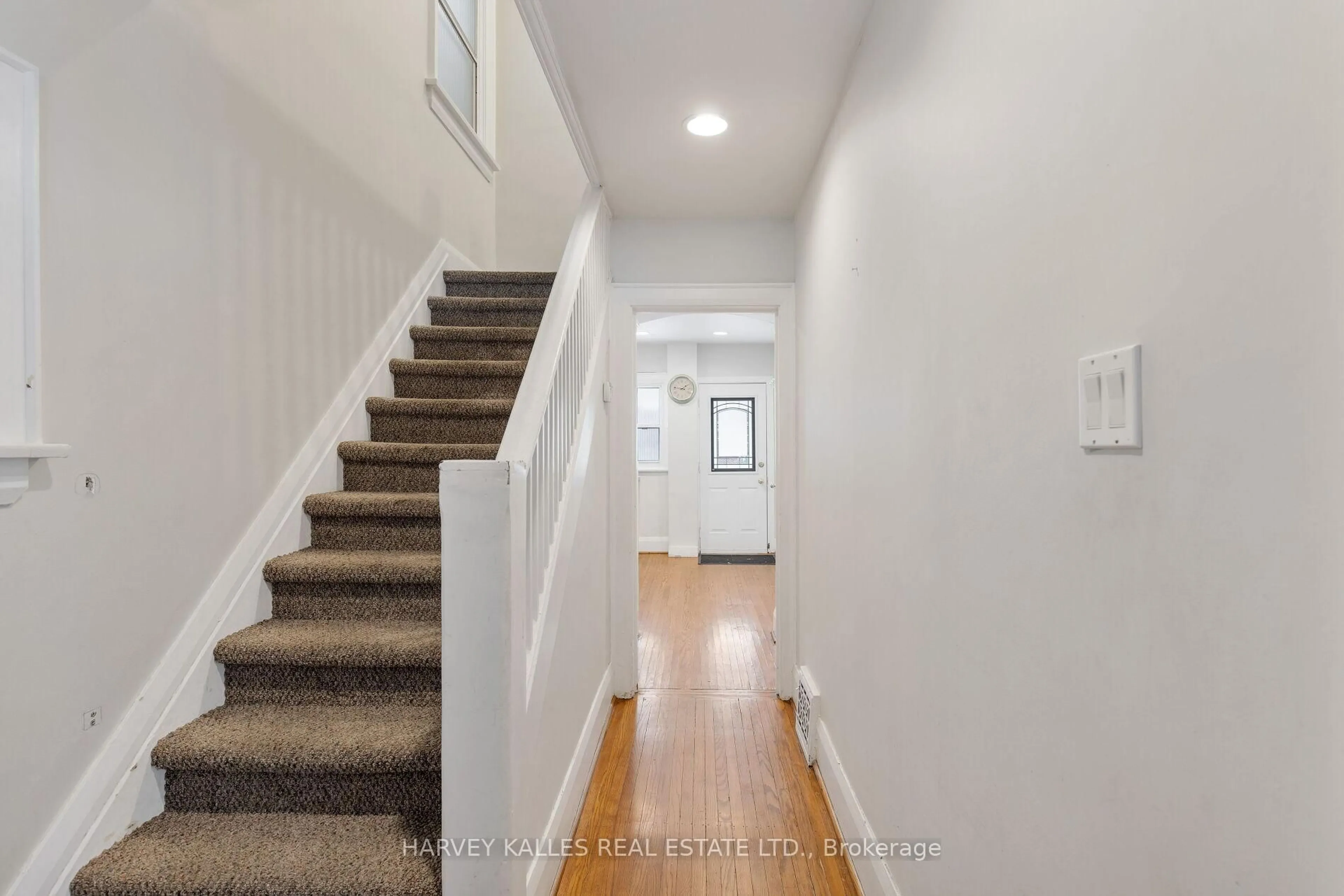 Indoor entryway for 511 Davenport Rd, Toronto Ontario M4V 1B8