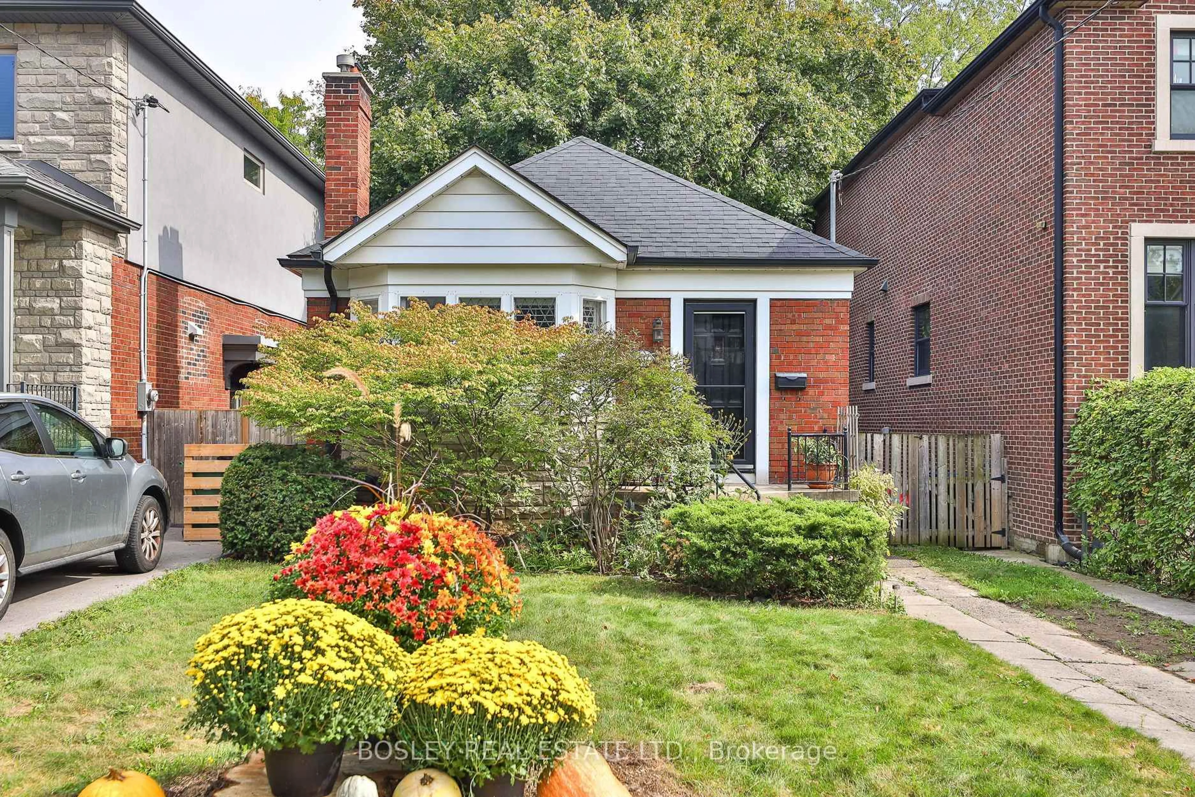 Home with brick exterior material, street for 333 Sutherland Dr, Toronto Ontario M4G 1J7