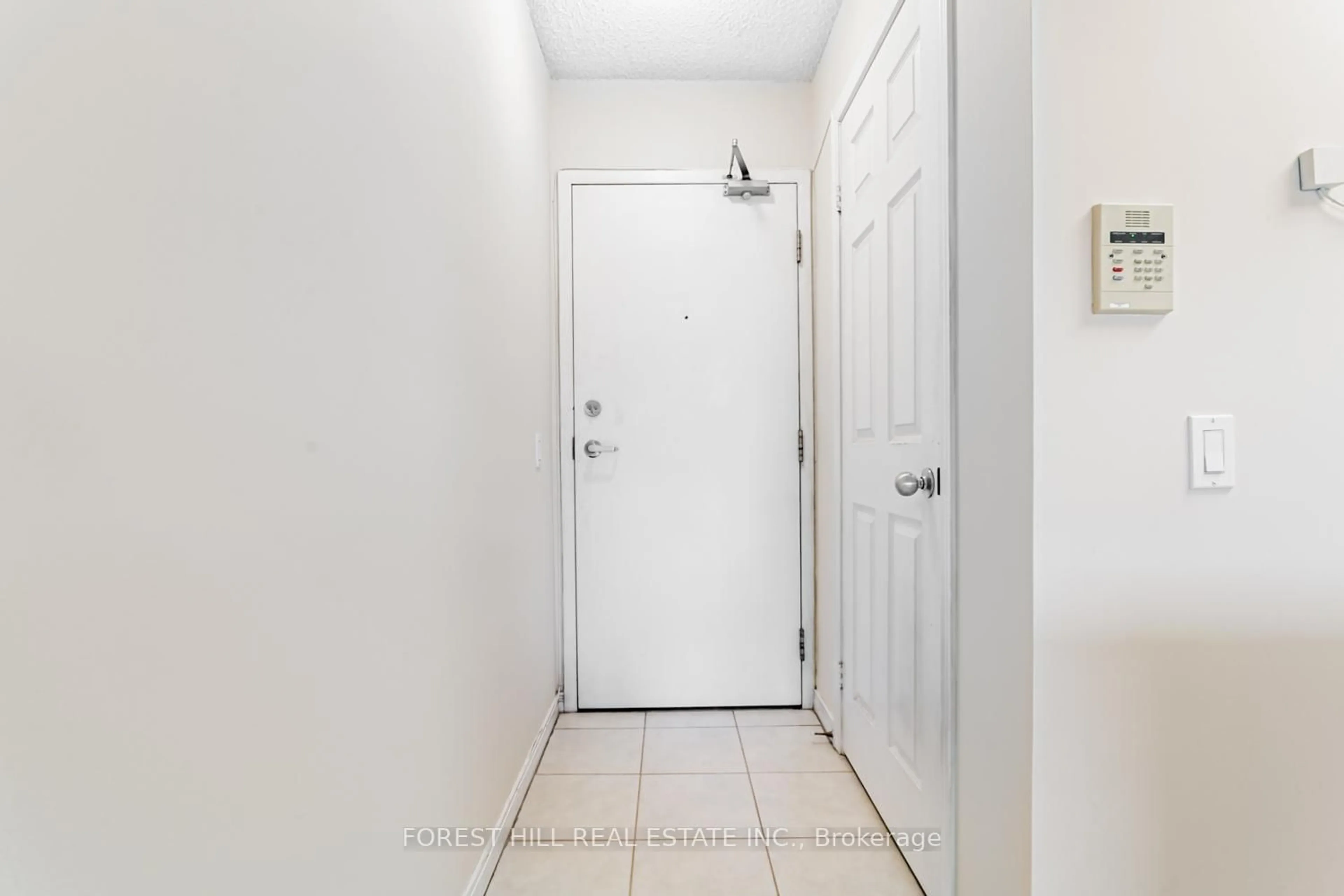 Indoor entryway for 30 Harrison Garden Blvd #1501, Toronto Ontario M2N 7A9