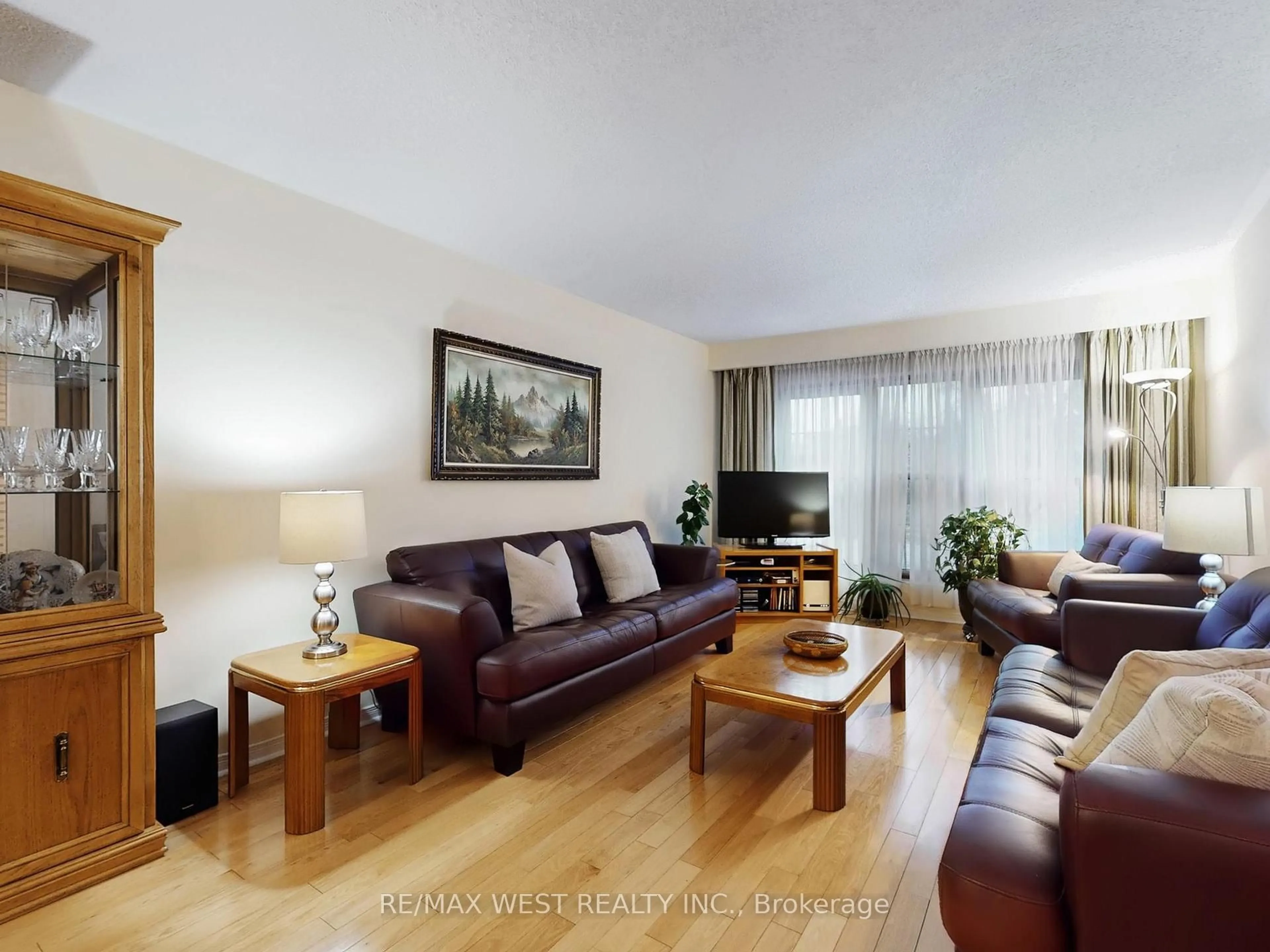 Living room with furniture, wood/laminate floor for 14 Chalet Rd, Toronto Ontario M2J 3V4