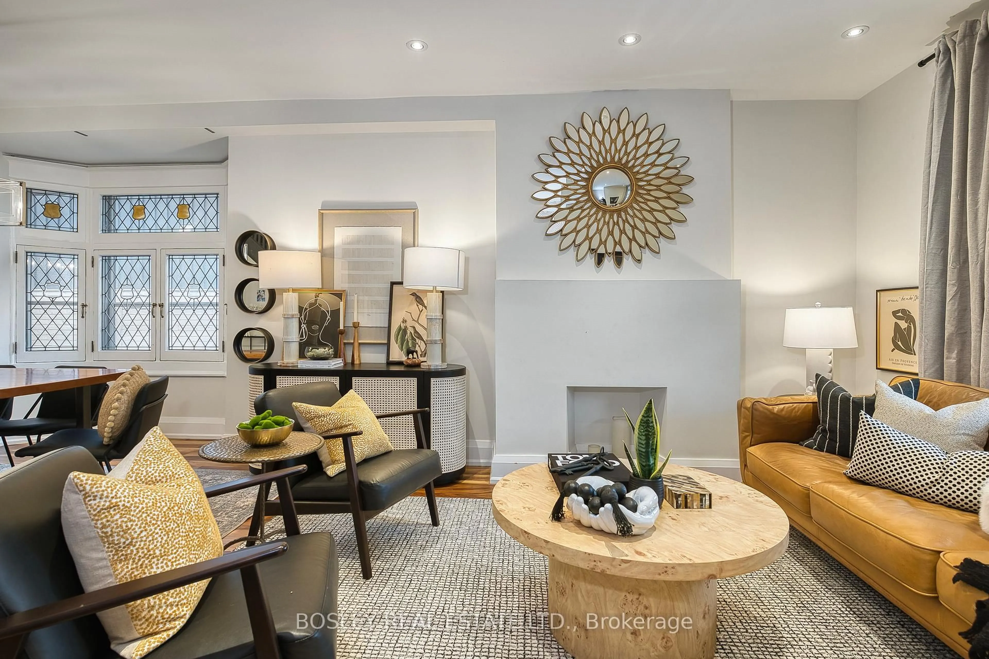 Living room with furniture, unknown for 172 Gladstone Ave, Toronto Ontario M6J 3L4