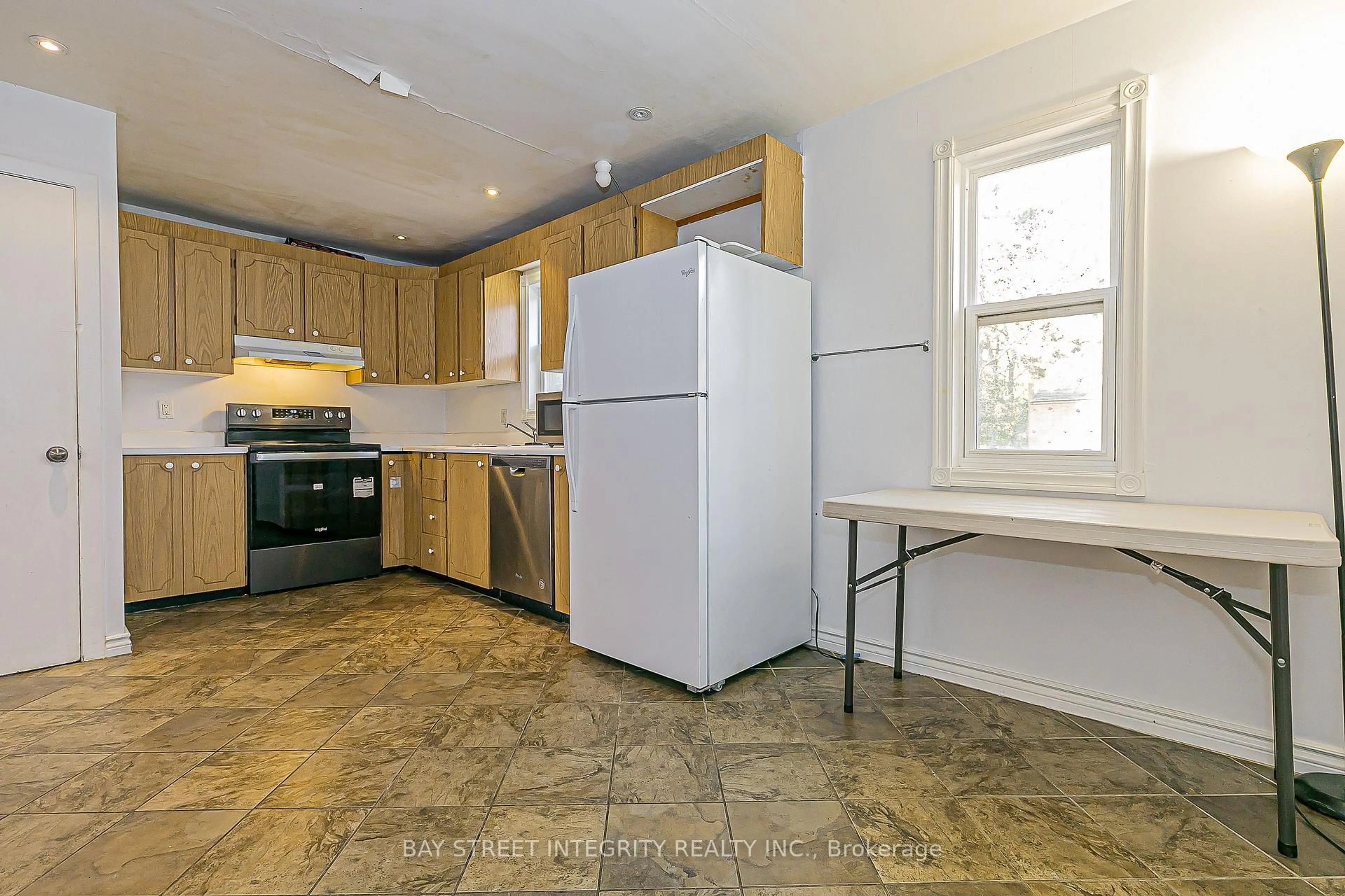 Standard kitchen, unknown for 160 Cummer Ave, Toronto Ontario M2M 2E7