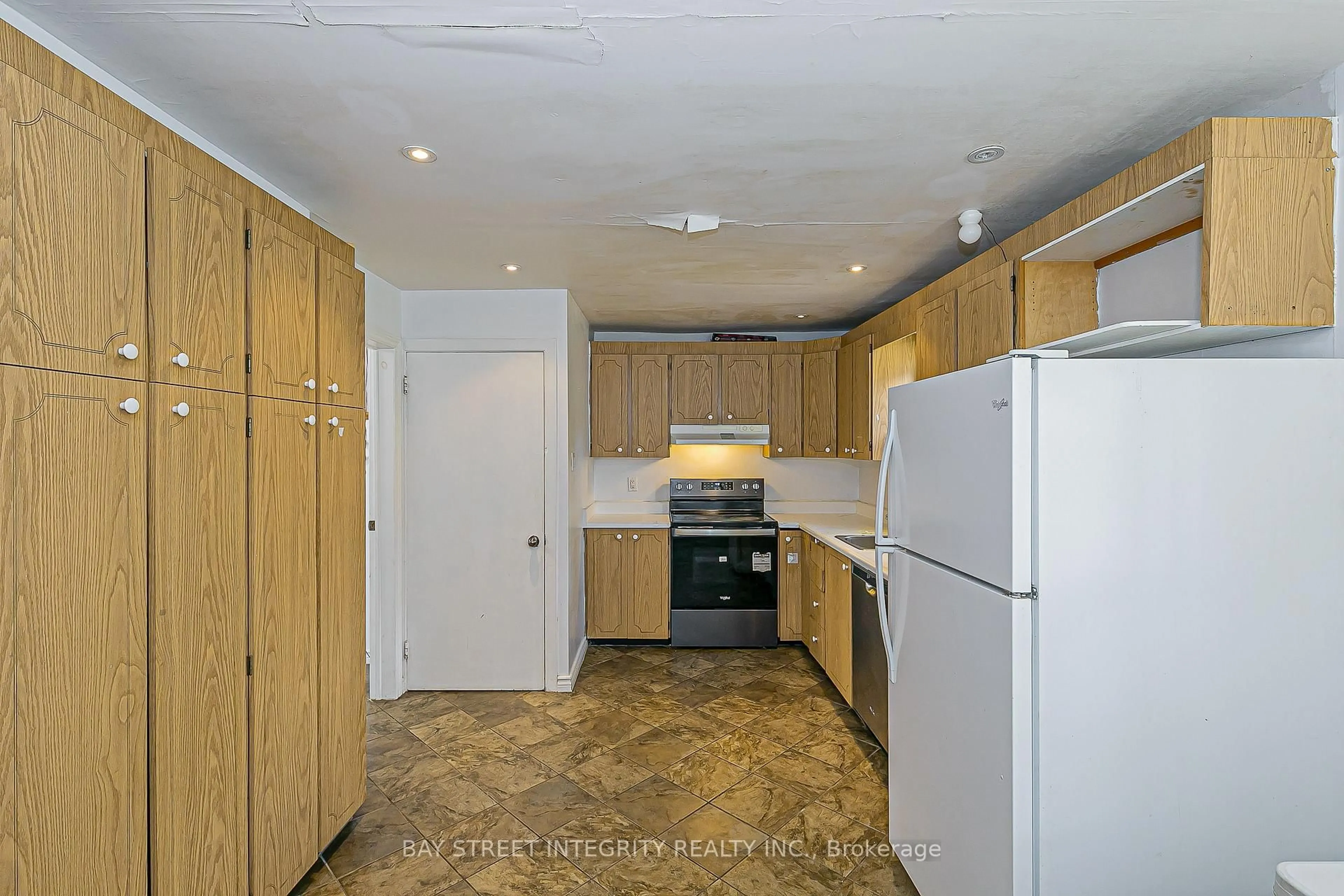 Standard kitchen, unknown for 160 Cummer Ave, Toronto Ontario M2M 2E7