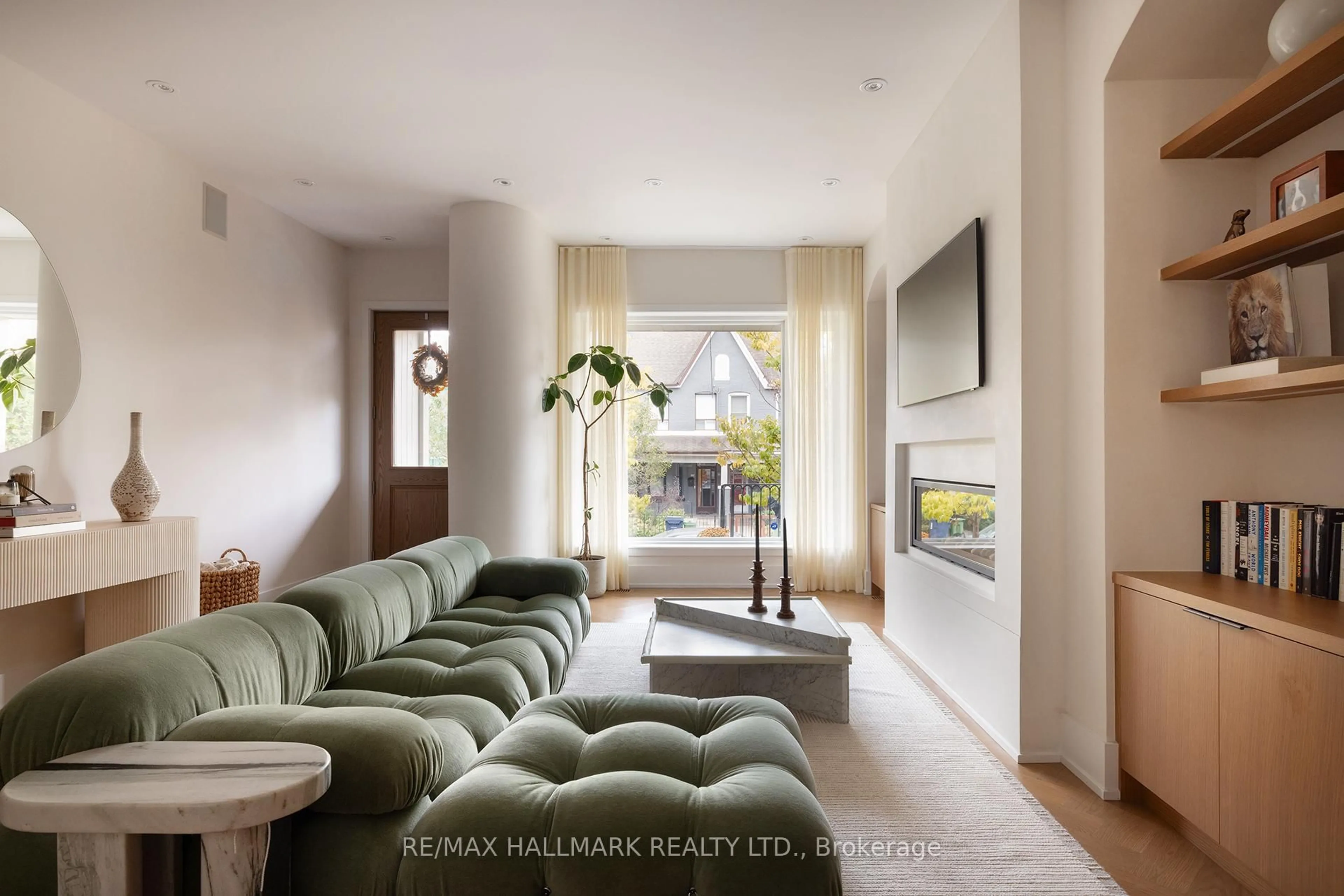 Living room with furniture, unknown for 18 Foxley St, Toronto Ontario M6J 1R1