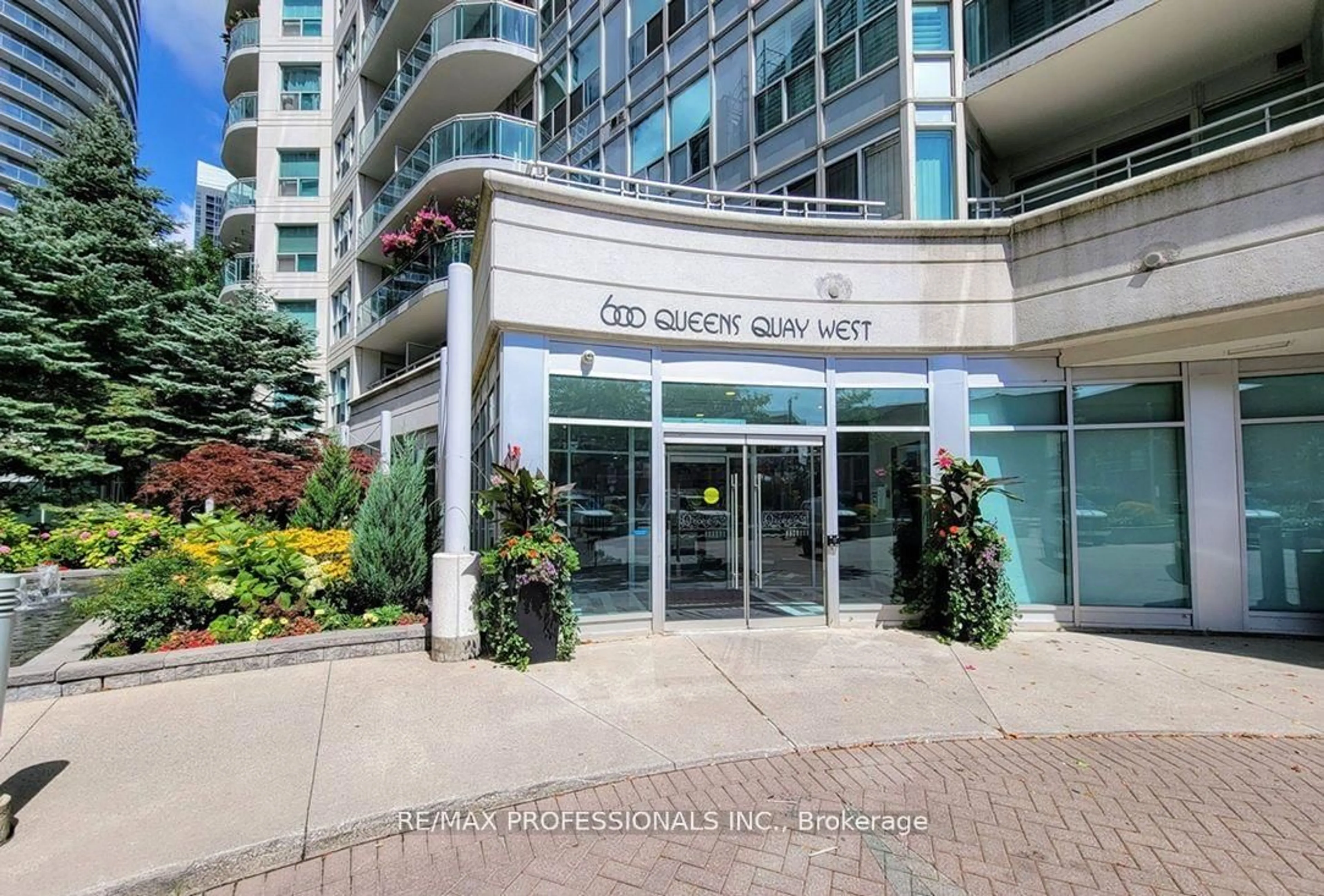 Indoor foyer for 600 Queens Quay #1028, Toronto Ontario M5V 3M3