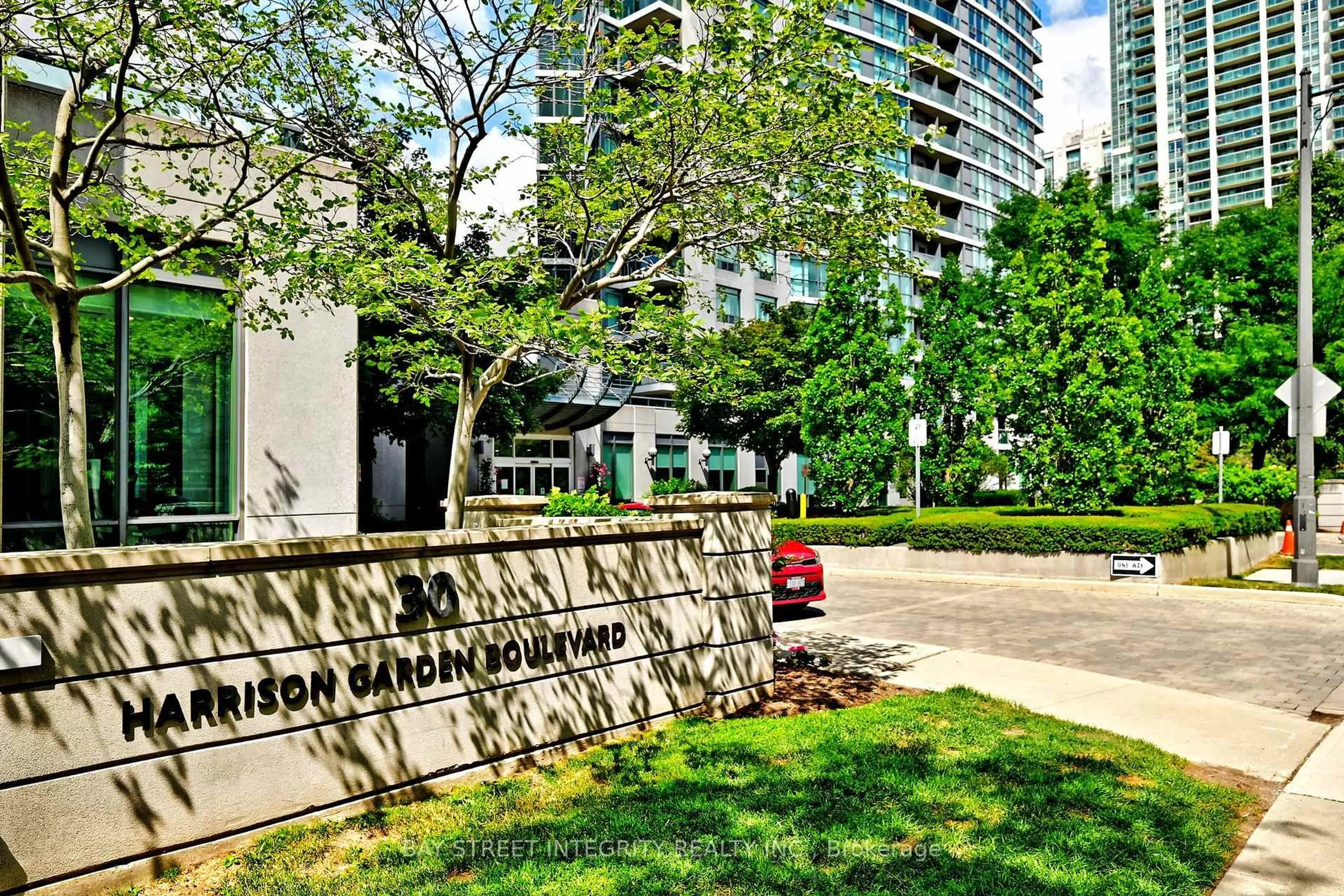 Indoor foyer for 30 Harrison Garden Blvd #2101, Toronto Ontario M2N 7A9