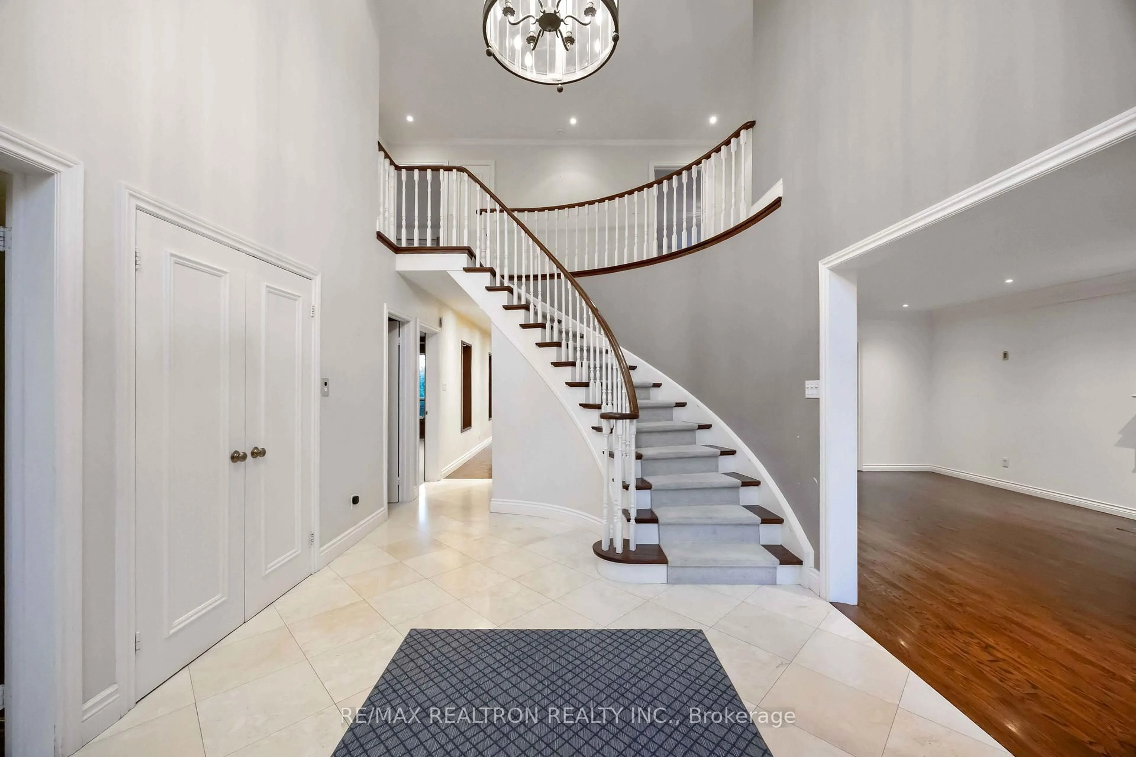 Unknown for 12 Donwoods Dr, Toronto Ontario M4N 2G1