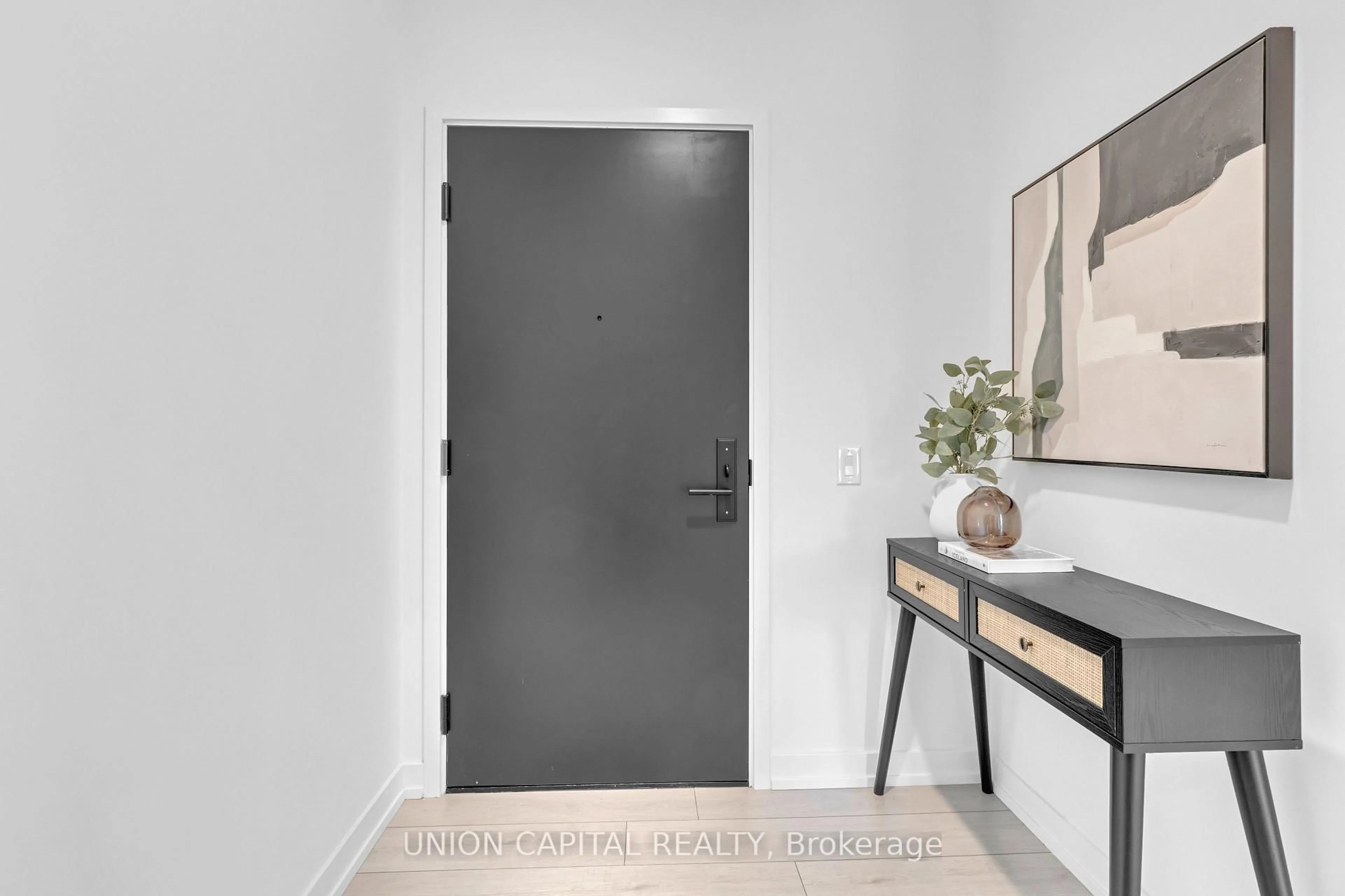 Indoor entryway for 500 Dupont St #308, Toronto Ontario M6G 0B8