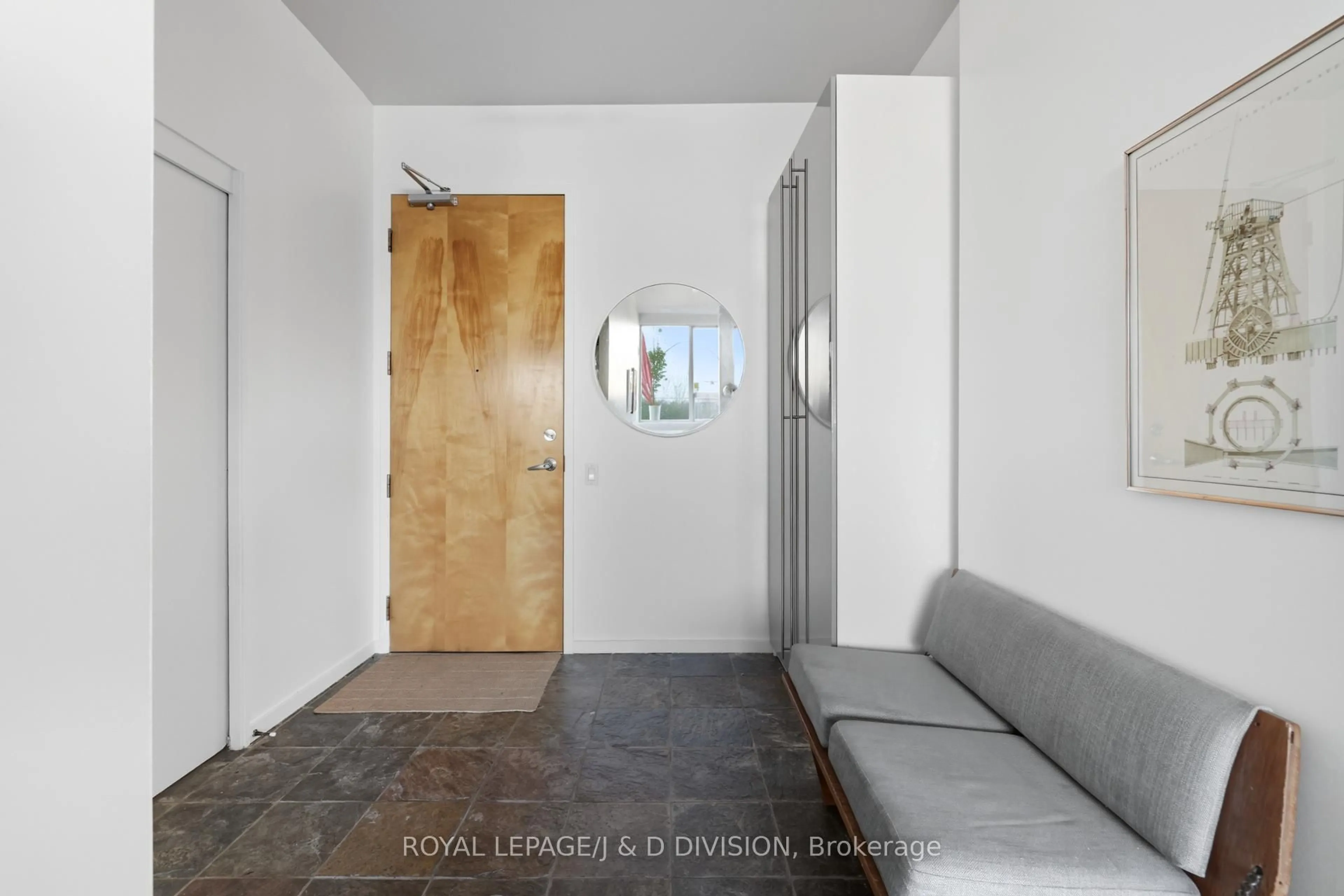 Indoor entryway for 160 Baldwin St #610, Toronto Ontario M5T 3K7