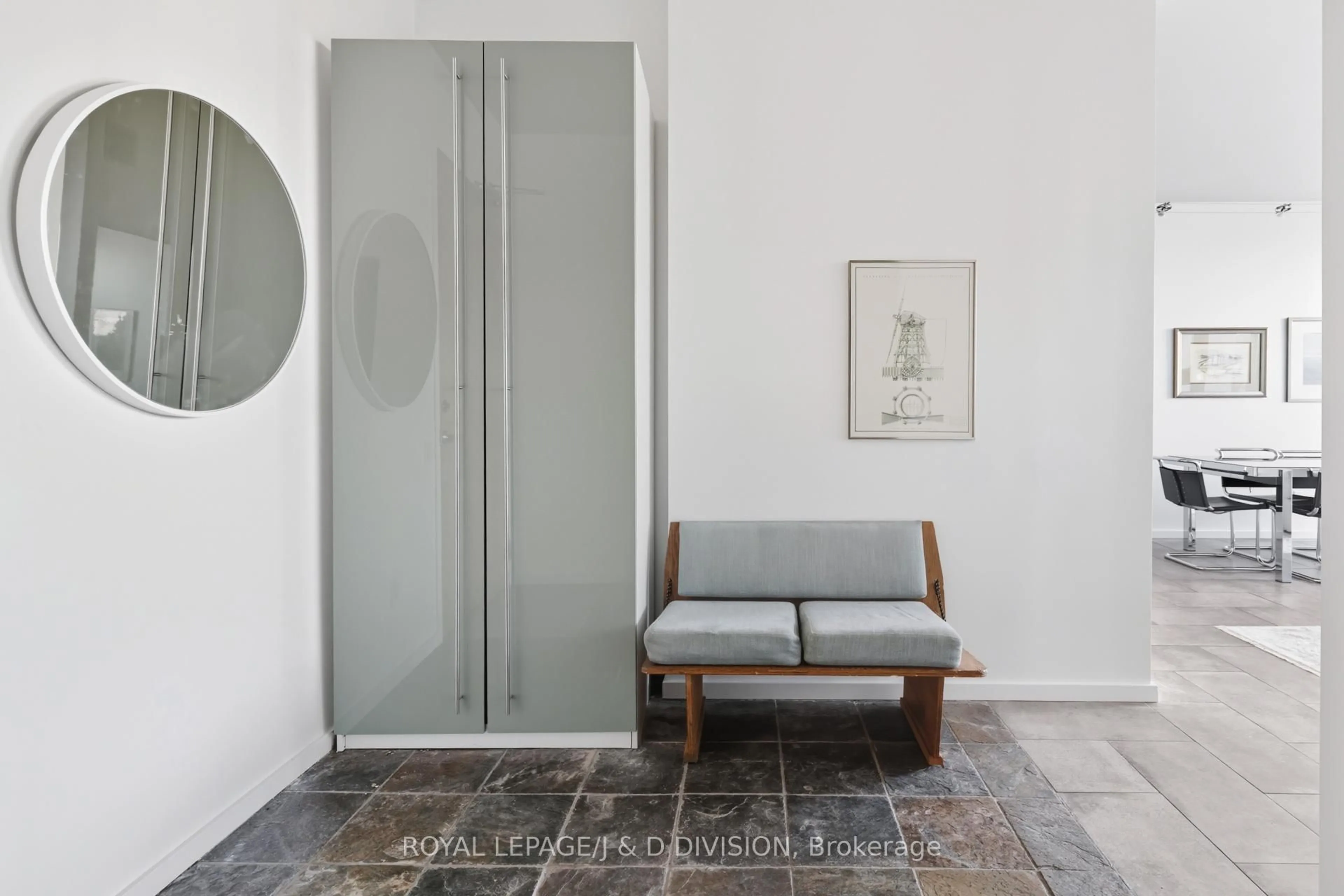 Indoor entryway for 160 Baldwin St #610, Toronto Ontario M5T 3K7