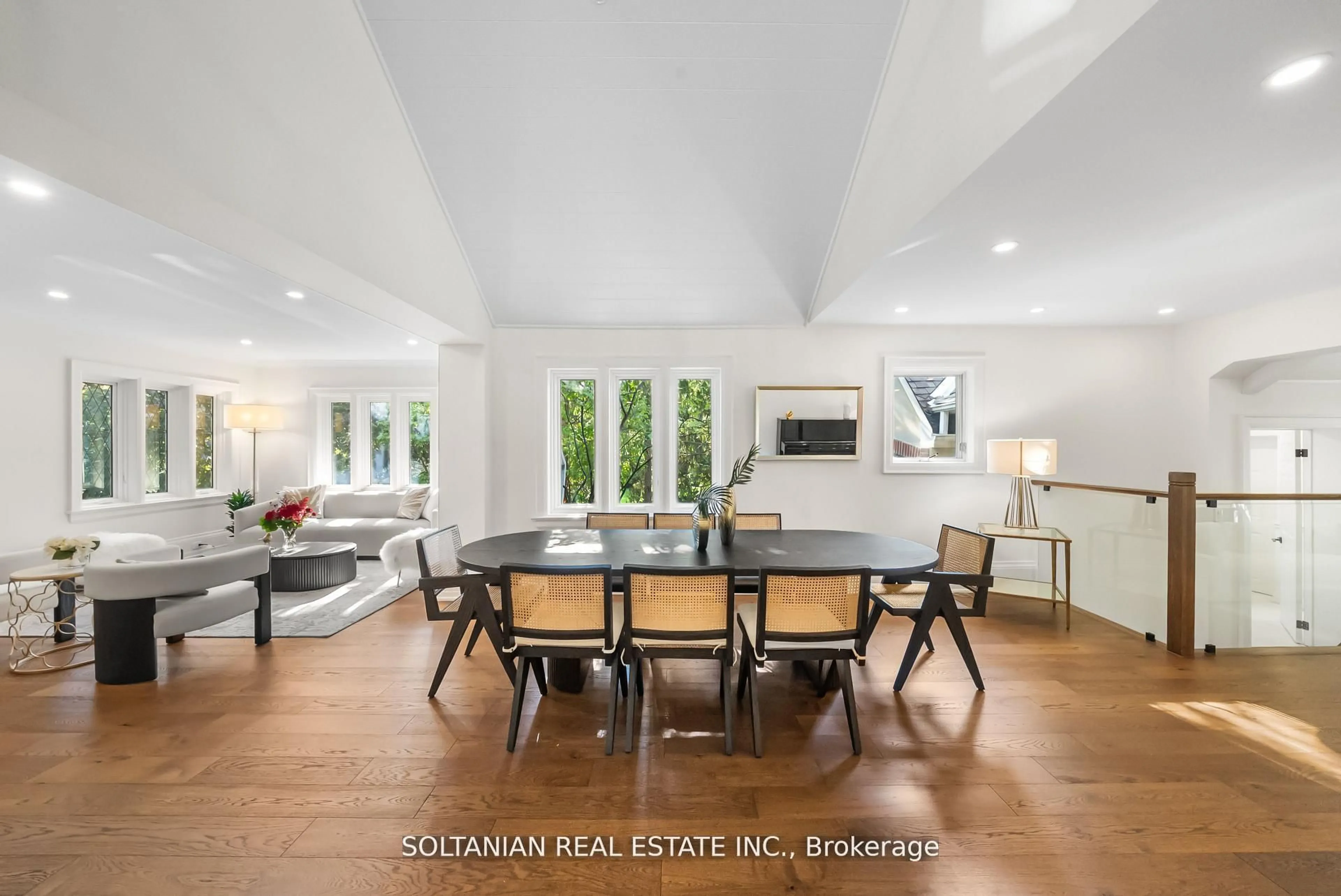 Dining room, unknown for 32 Beechwood Ave, Toronto Ontario M2L 1J1