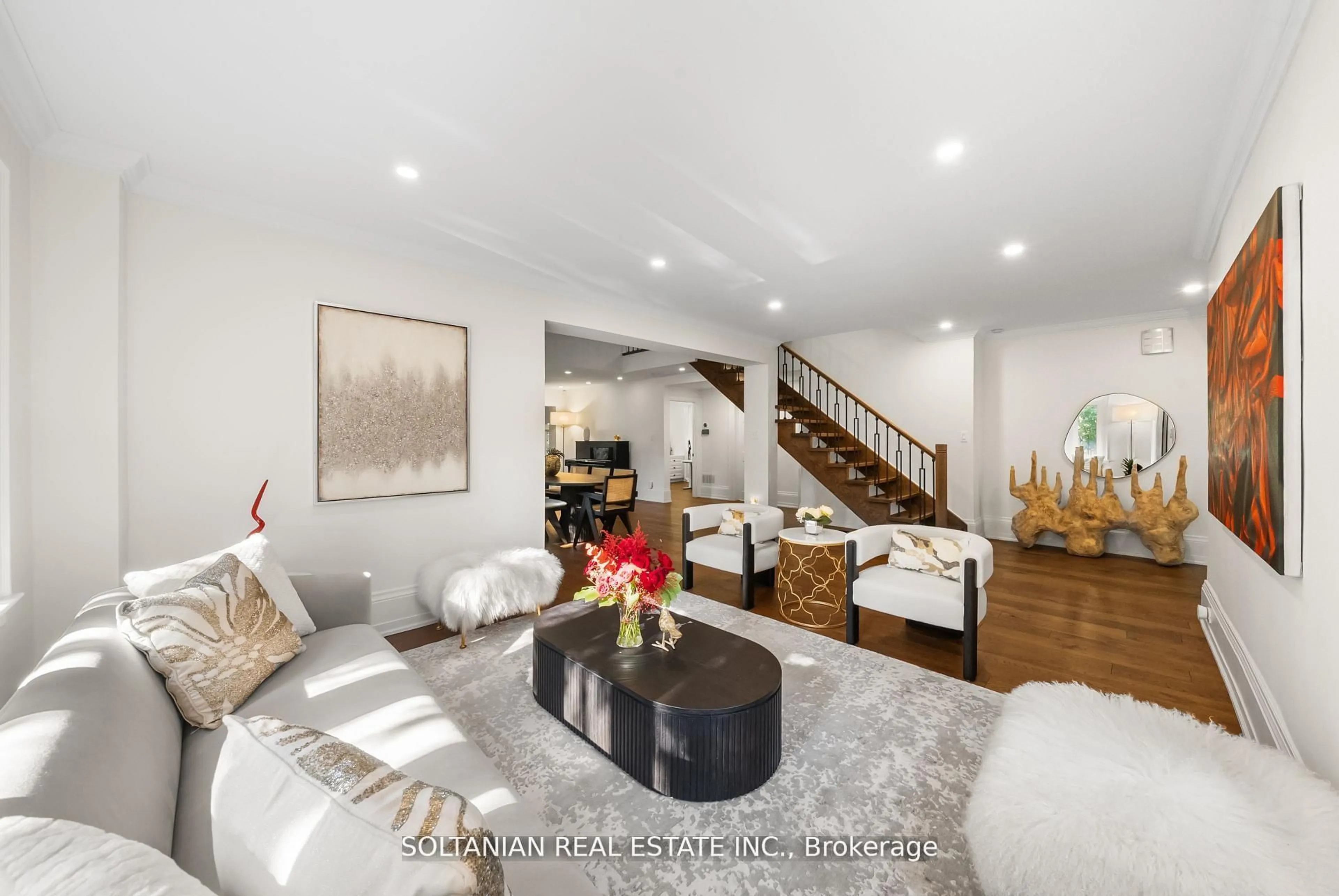 Living room with furniture, unknown for 32 Beechwood Ave, Toronto Ontario M2L 1J1