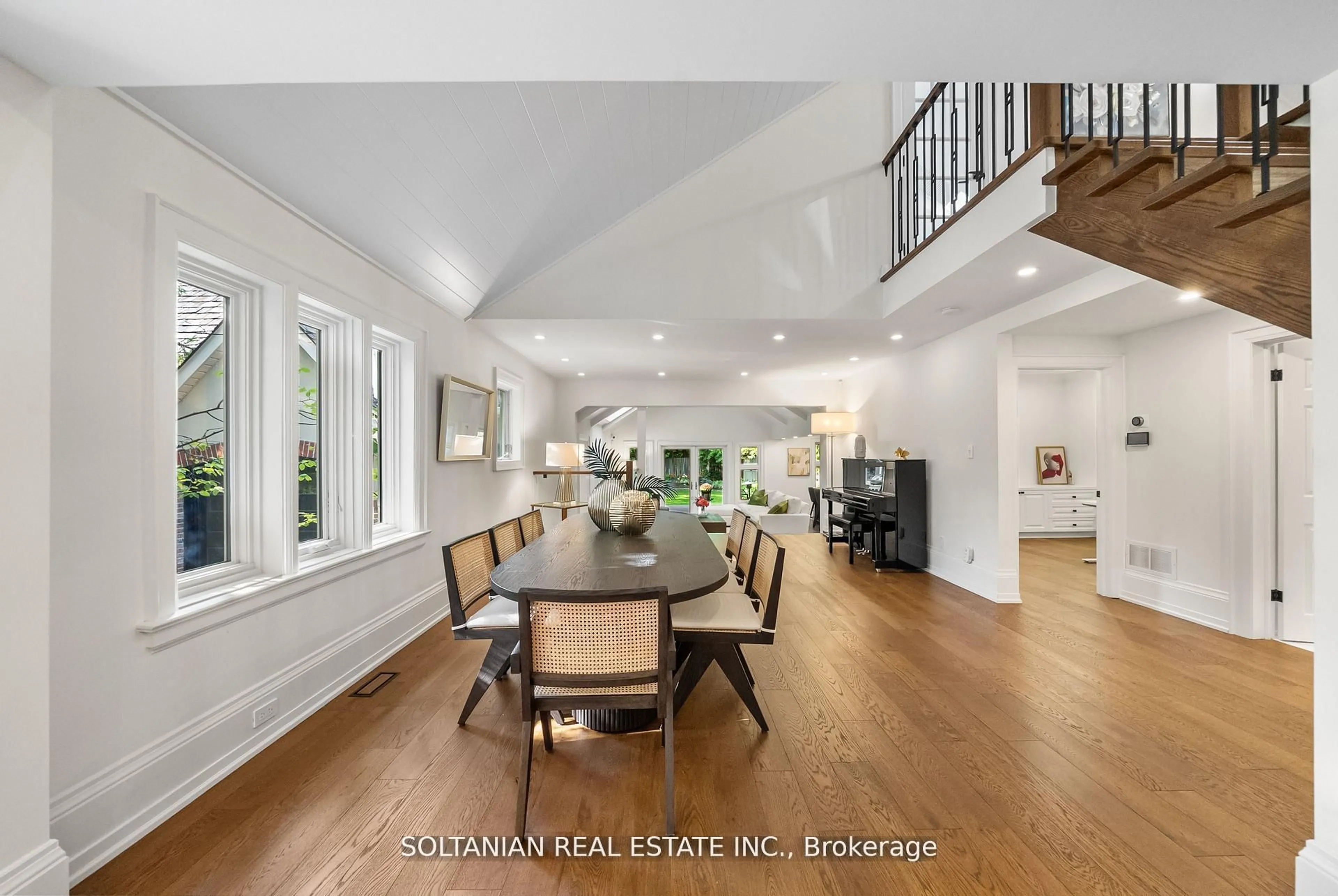 Open concept kitchen, unknown for 32 Beechwood Ave, Toronto Ontario M2L 1J1