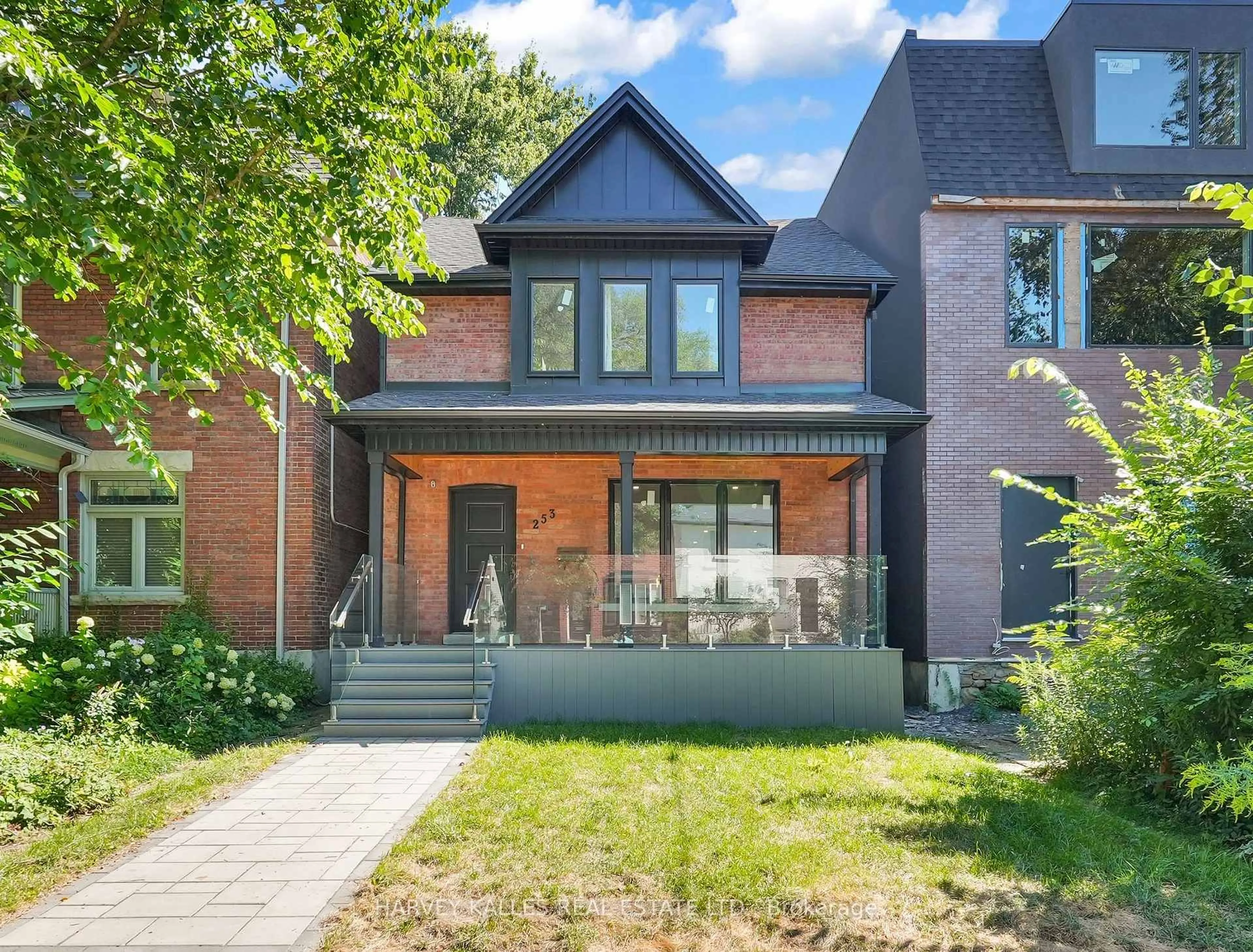 Home with brick exterior material, street for 253 Albany Ave, Toronto Ontario M5R 3C7