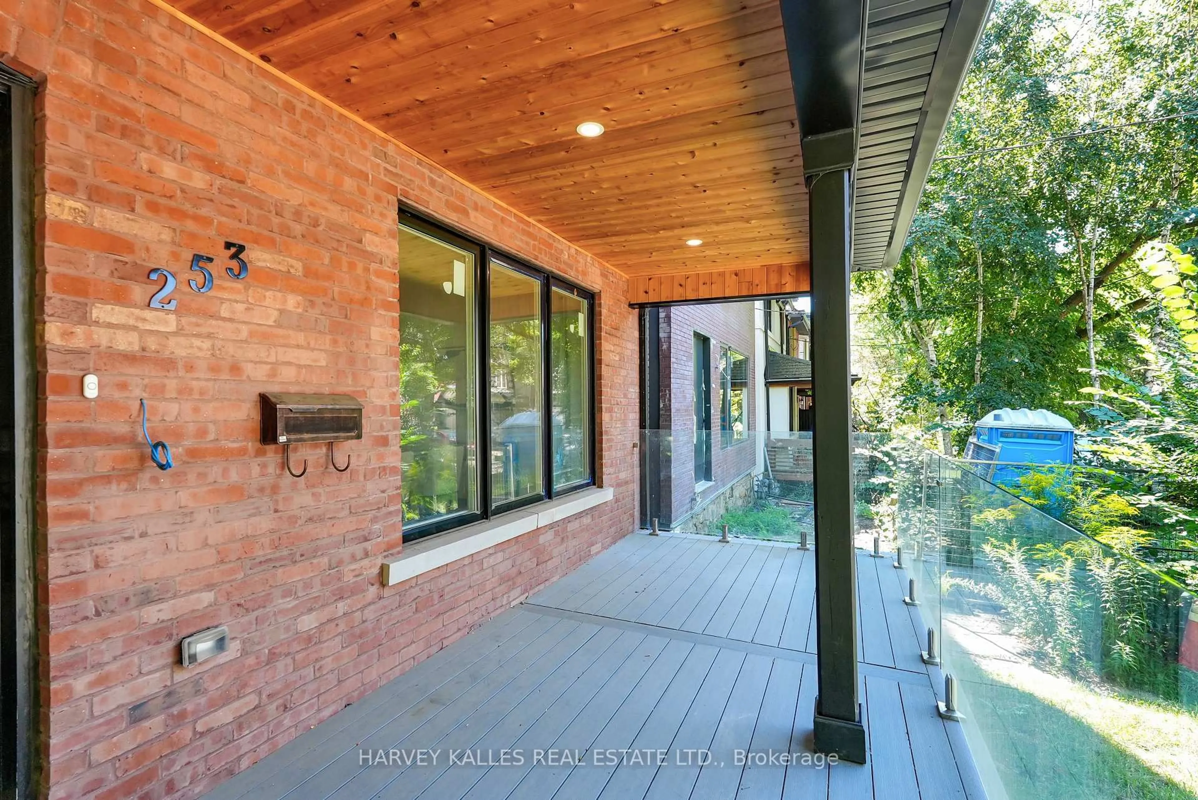 Home with brick exterior material, unknown for 253 Albany Ave, Toronto Ontario M5R 3C7