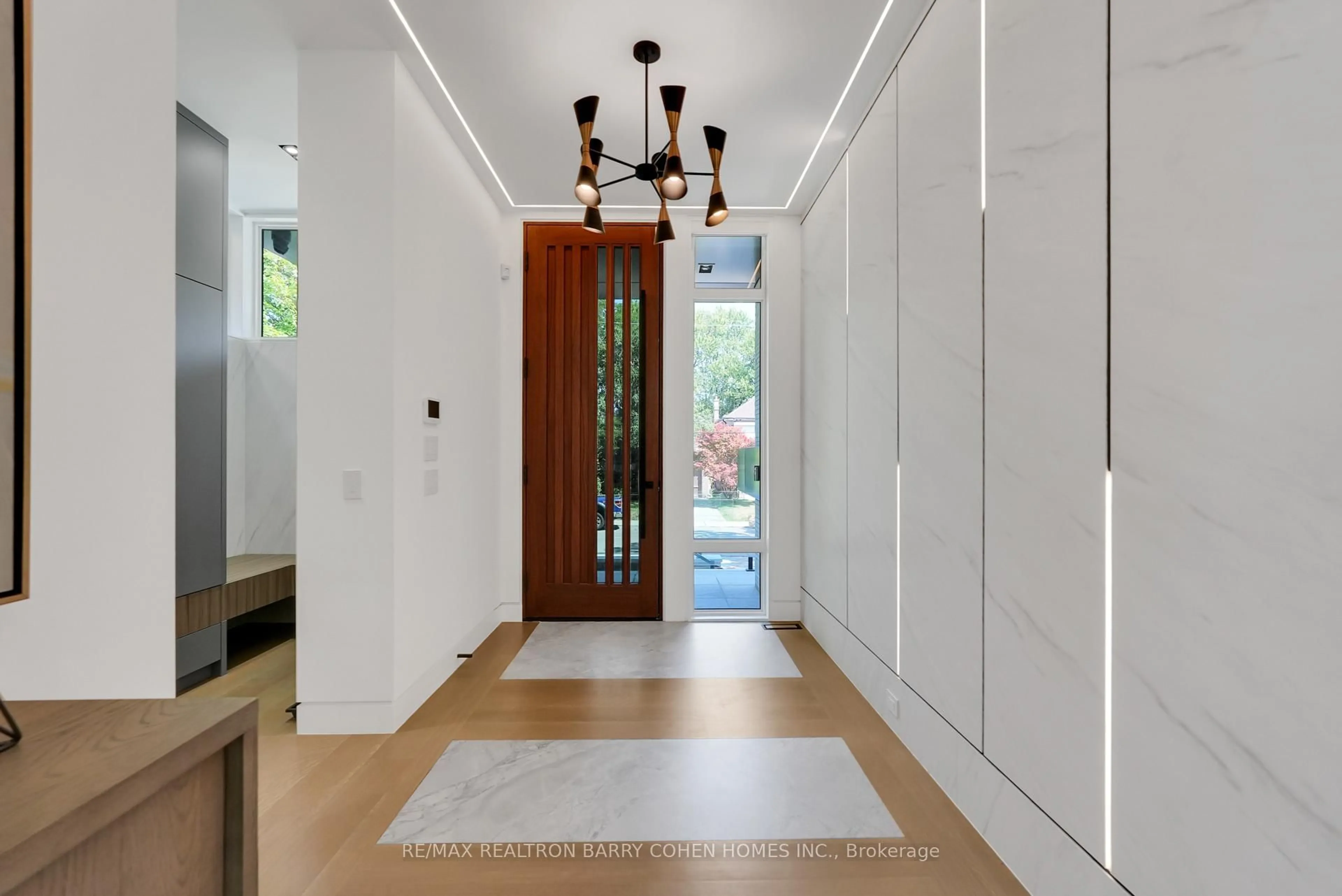 Indoor entryway for 52 Elmsthorpe Ave, Toronto Ontario M5P 2L7