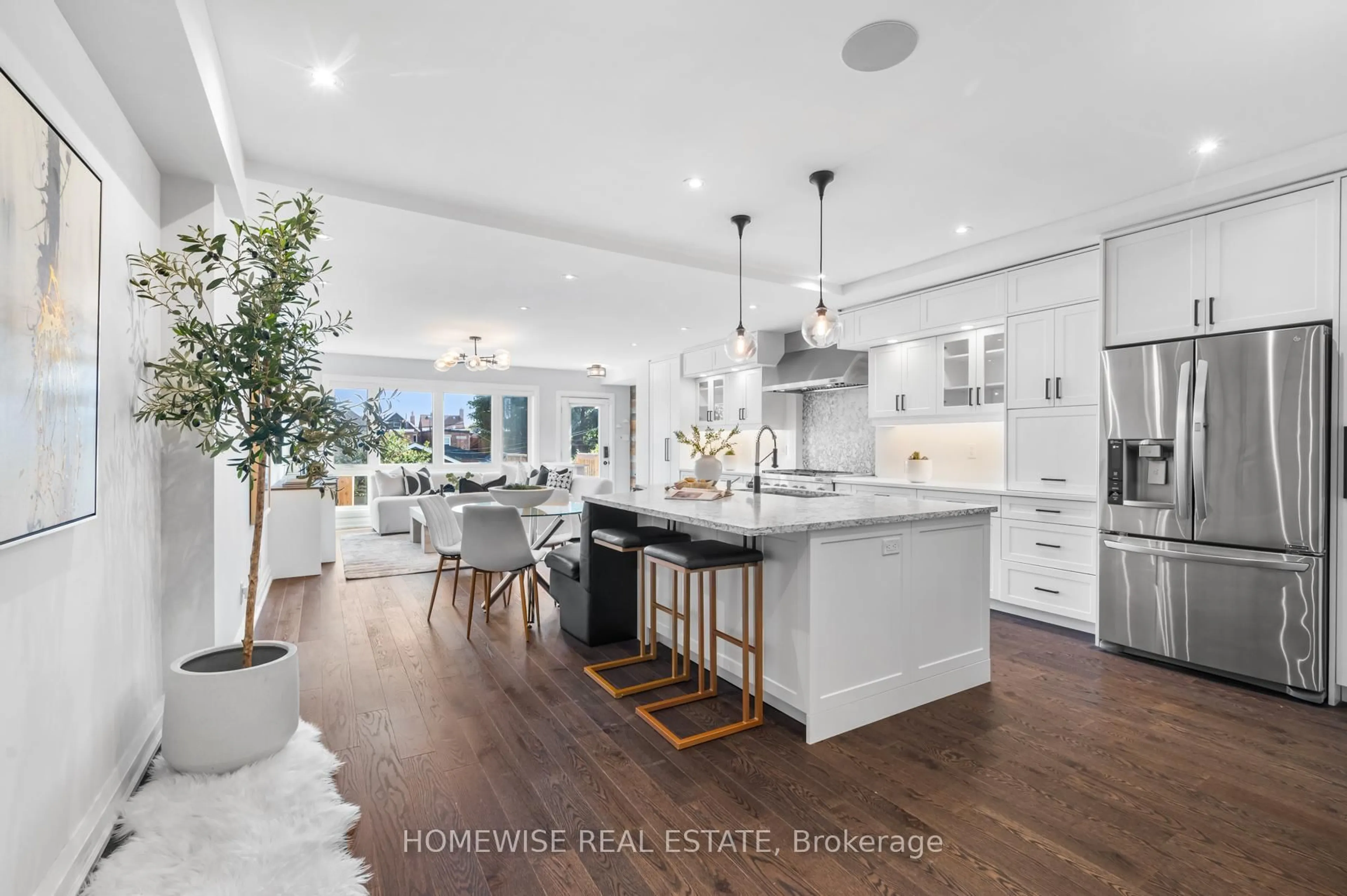 Open concept kitchen, unknown for 17 Earnscliffe Rd, Toronto Ontario M6E 1J4