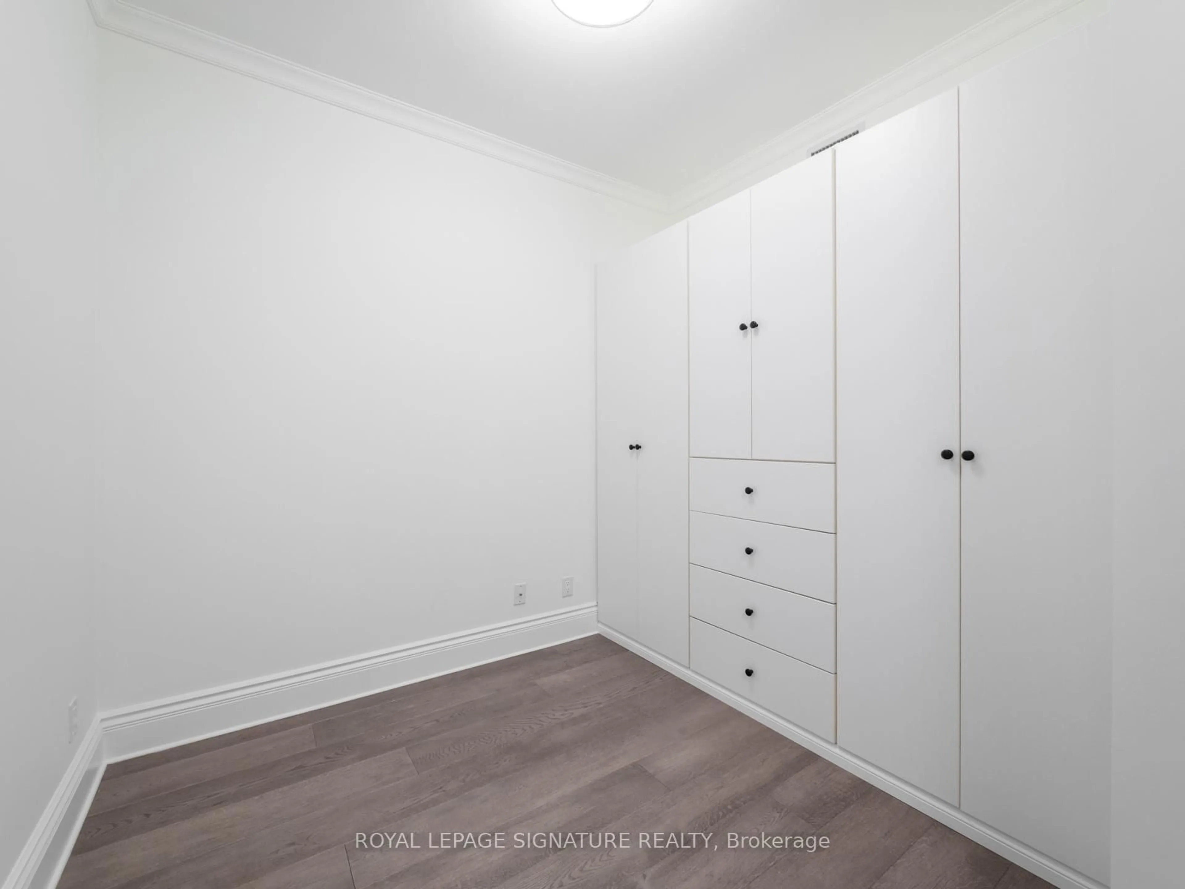 A pic of a room for 128 Pears Ave #504, Toronto Ontario M5R 0A9