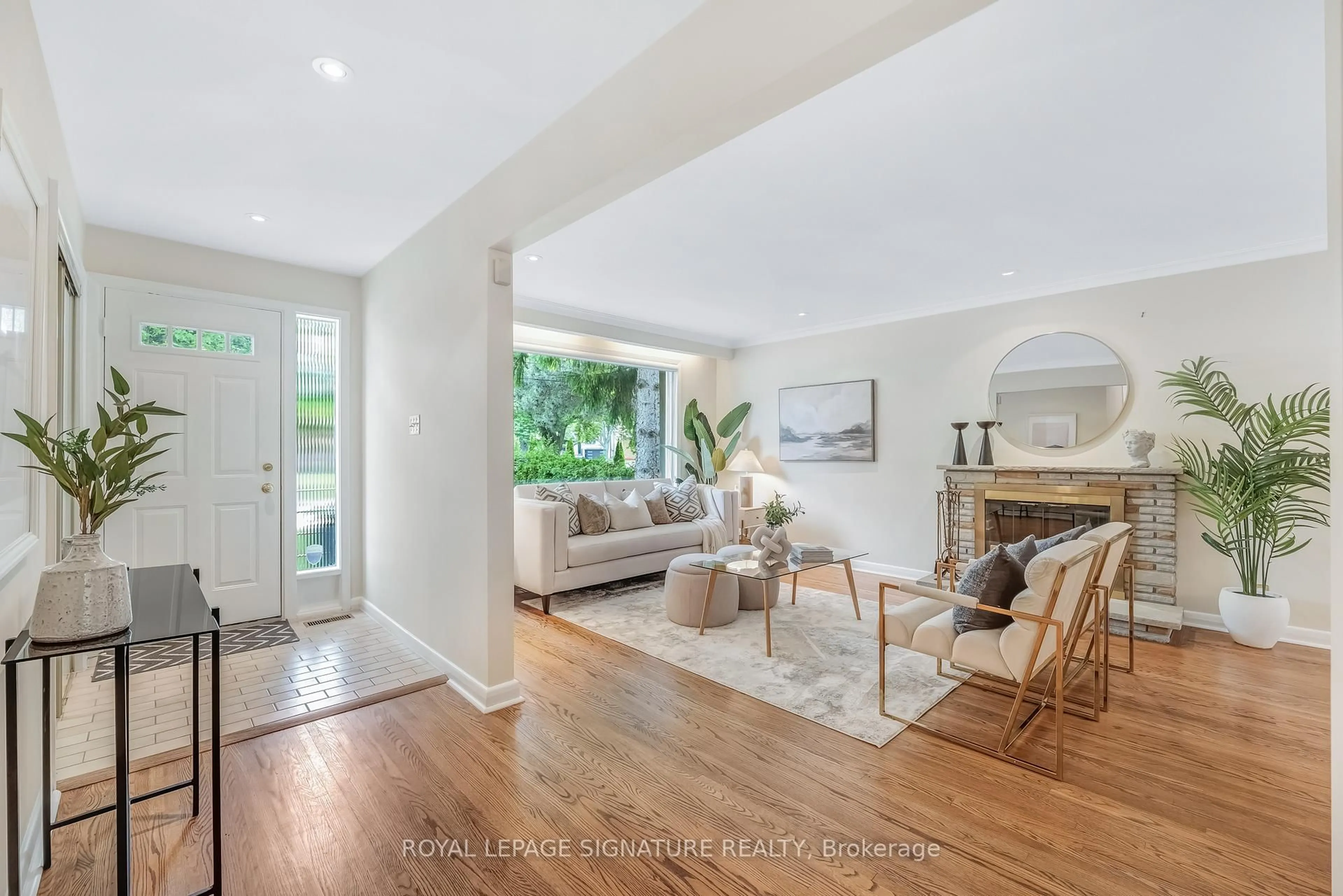 Living room with furniture, unknown for 16 Revcoe Dr, Toronto Ontario M2M 2B8